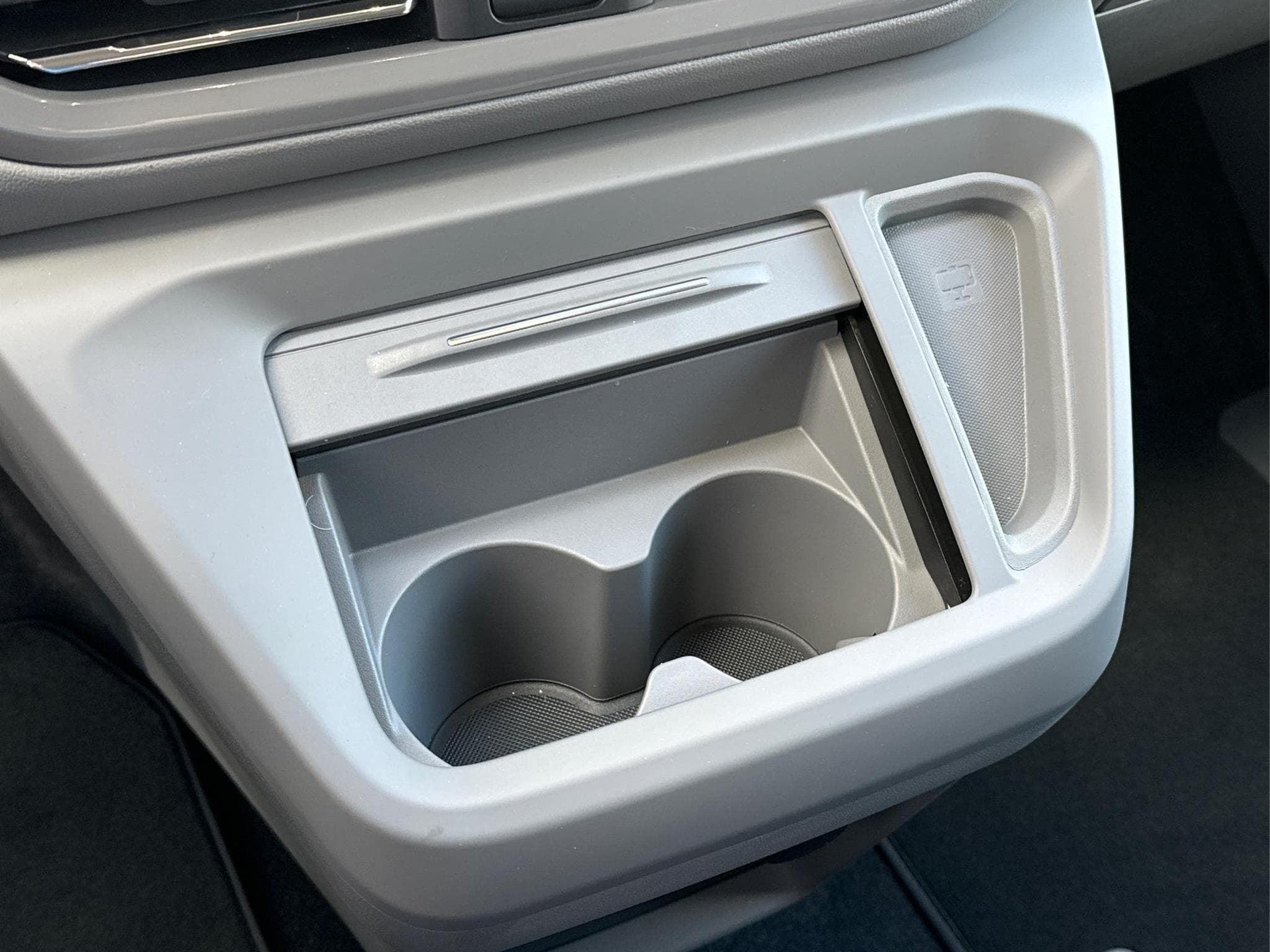 VW T7 Style (2026) - Photo 24