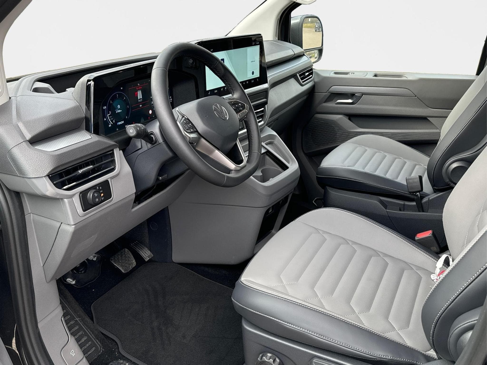 VW T7 Style (2026) - Photo 9