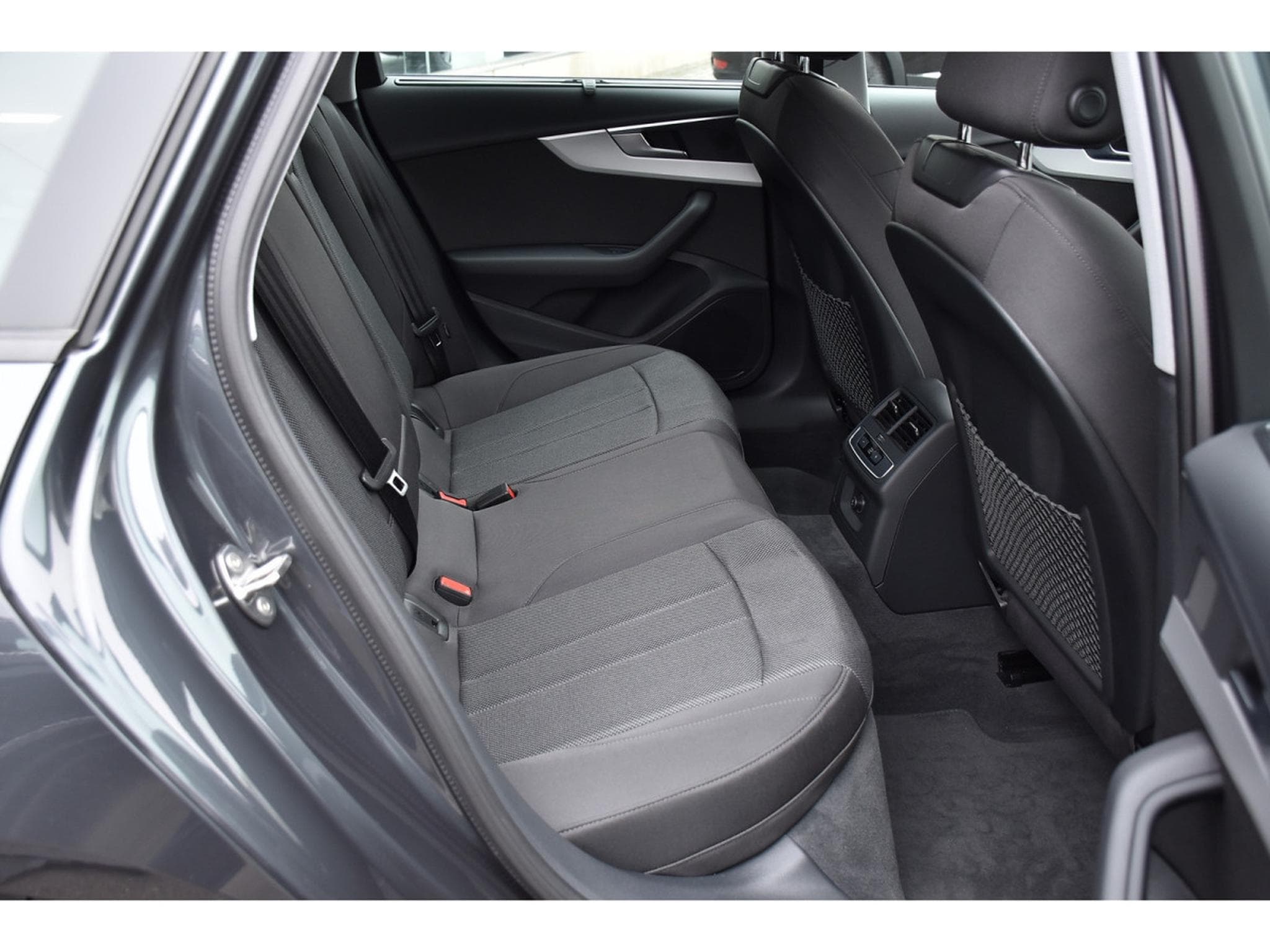 Audi A4 Avant 30 TDI Advanced S-Tronic GPS LANE GARANTIE 05/2029 (2024) - Photo 8