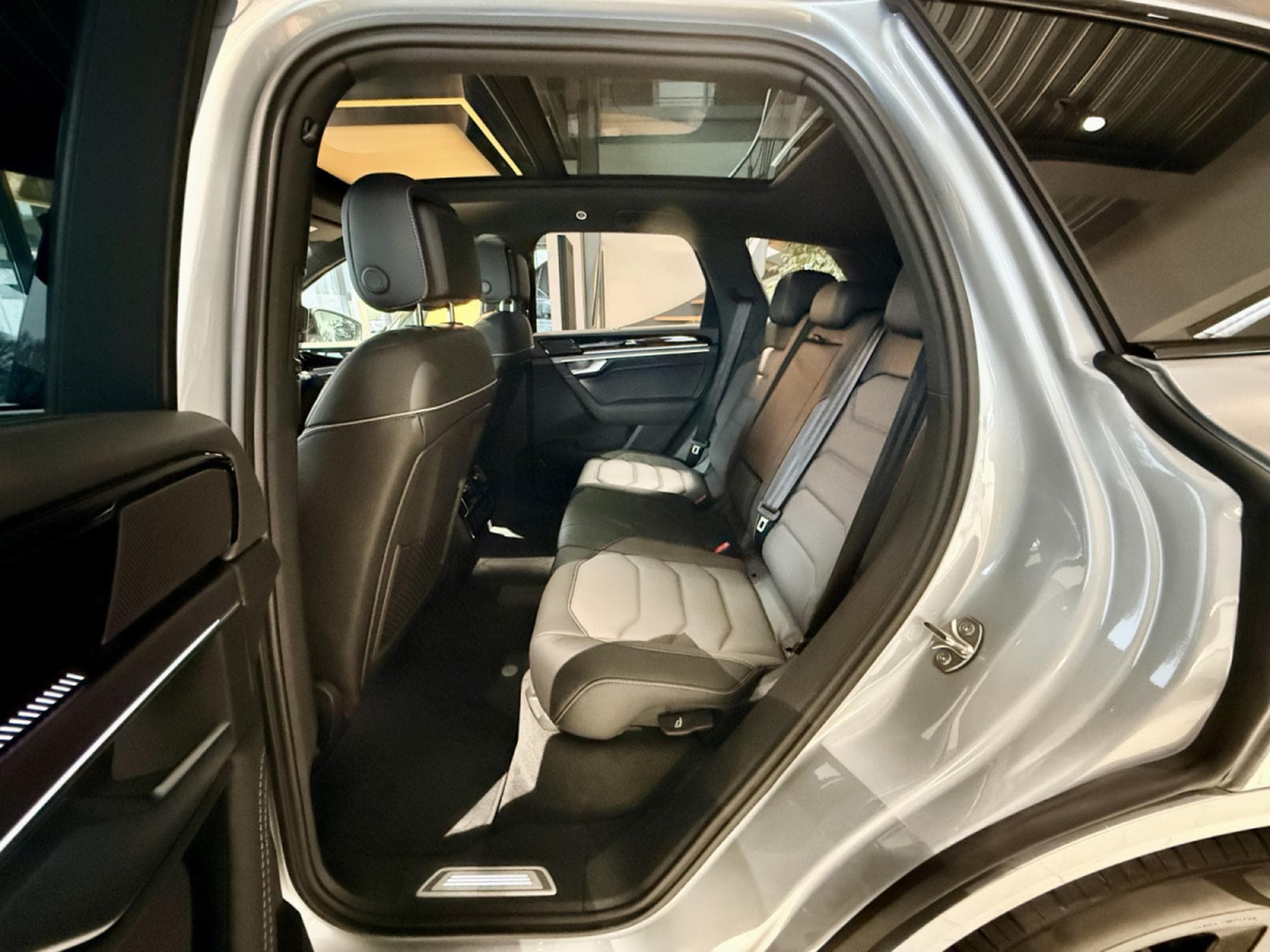 VW Touareg R-Line FINAL EDITION 3.0 V6 TDI 4MOTION 286cv Boîte automati (2026) - Photo 7