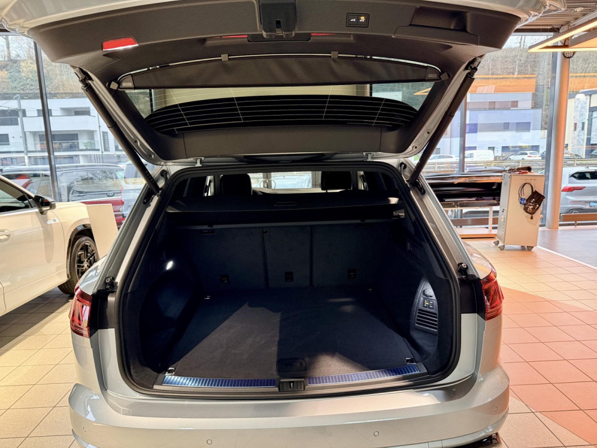 VW Touareg R-Line FINAL EDITION 3.0 V6 TDI 4MOTION 286cv Boîte automati (2026) - Photo 8