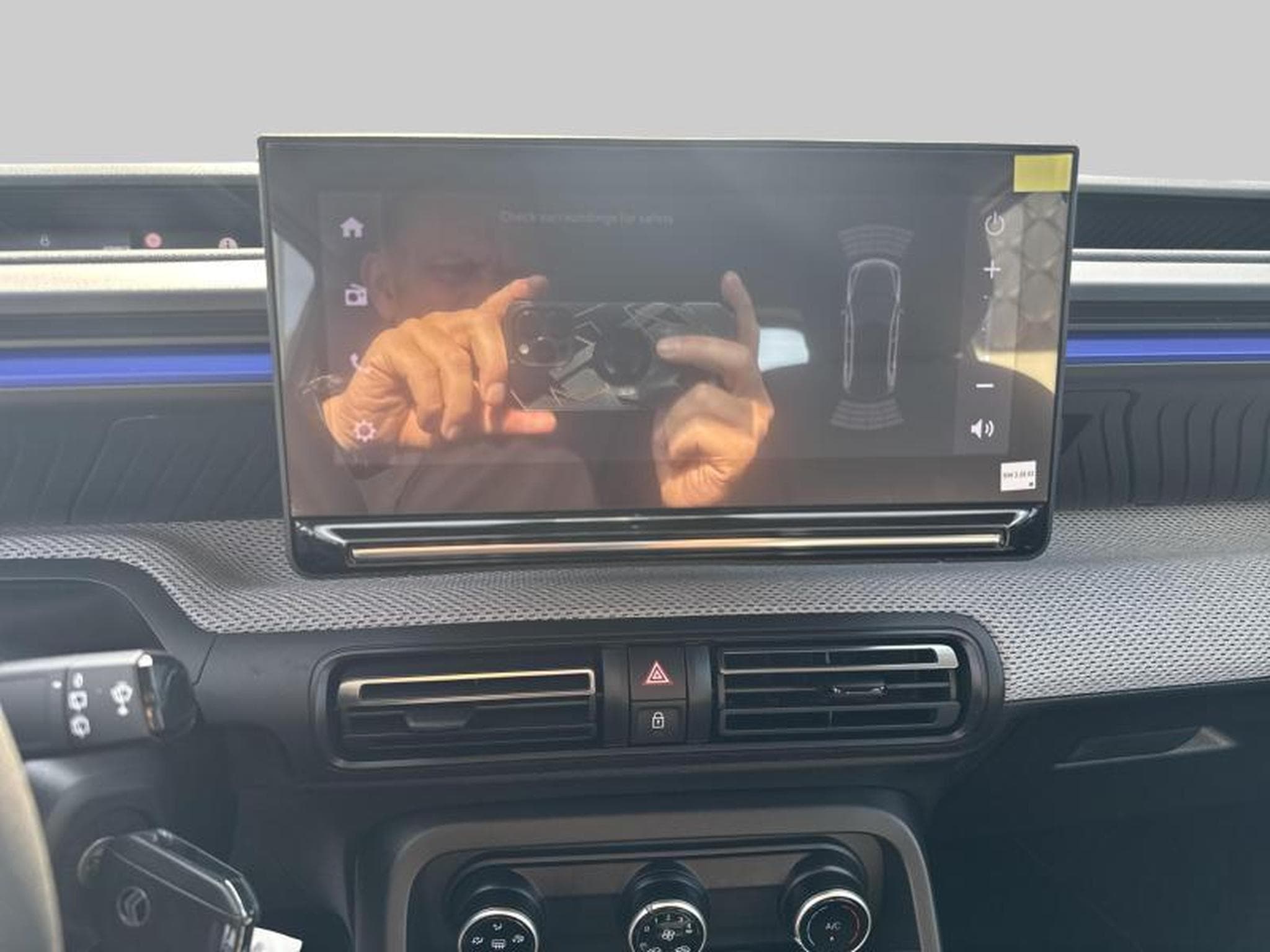 Citroen C3 PLUS Hybrid 100 e-DSC6 (2025) - Foto 17