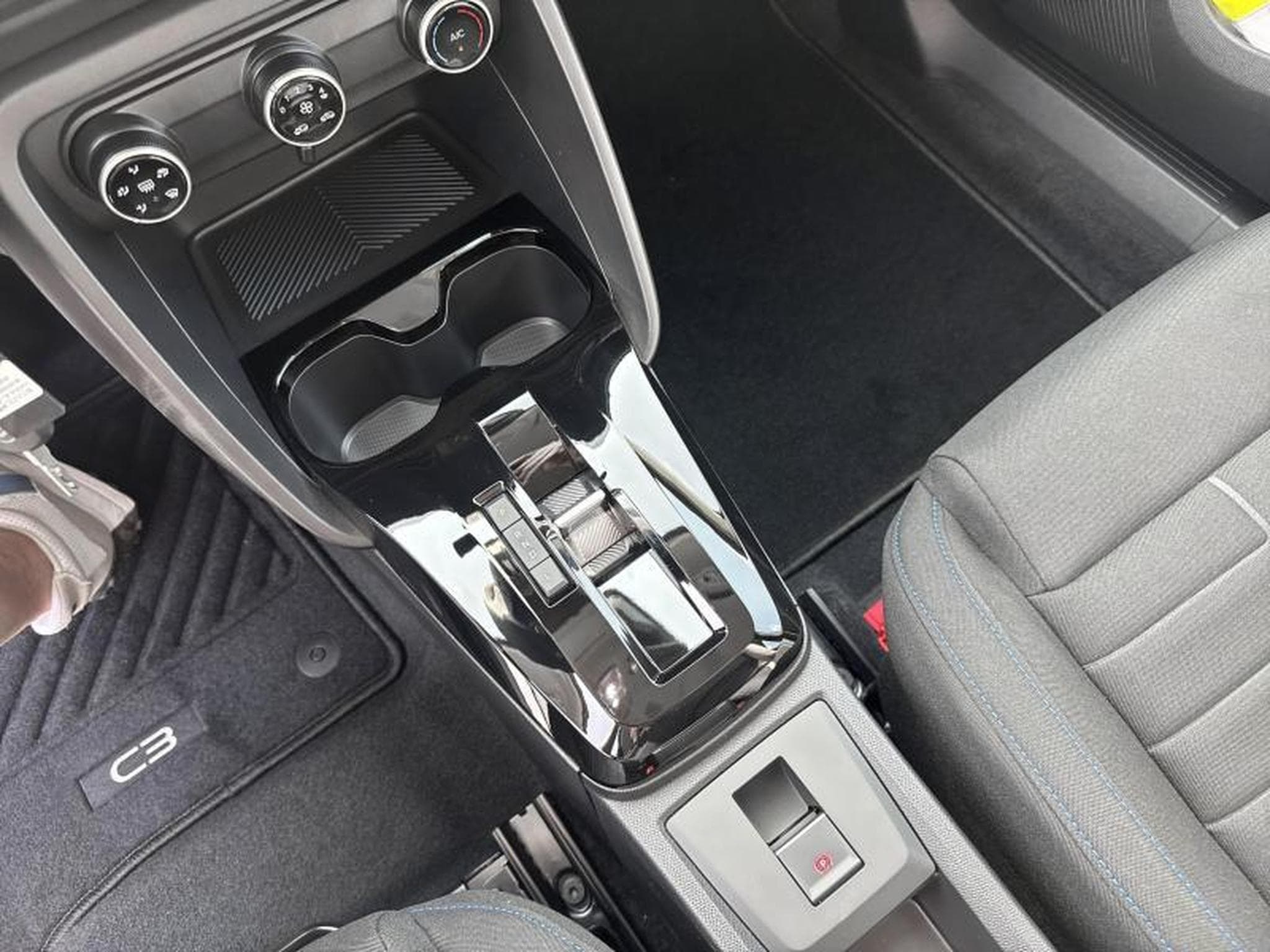 Citroen C3 PLUS Hybrid 100 e-DSC6 (2025) - Foto 19