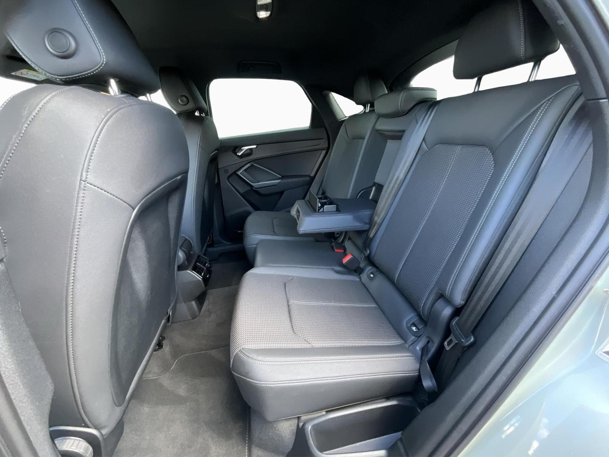 Audi Q3 SB+S-Line+35TFSI+S-Tronic (2025) - Photo 16