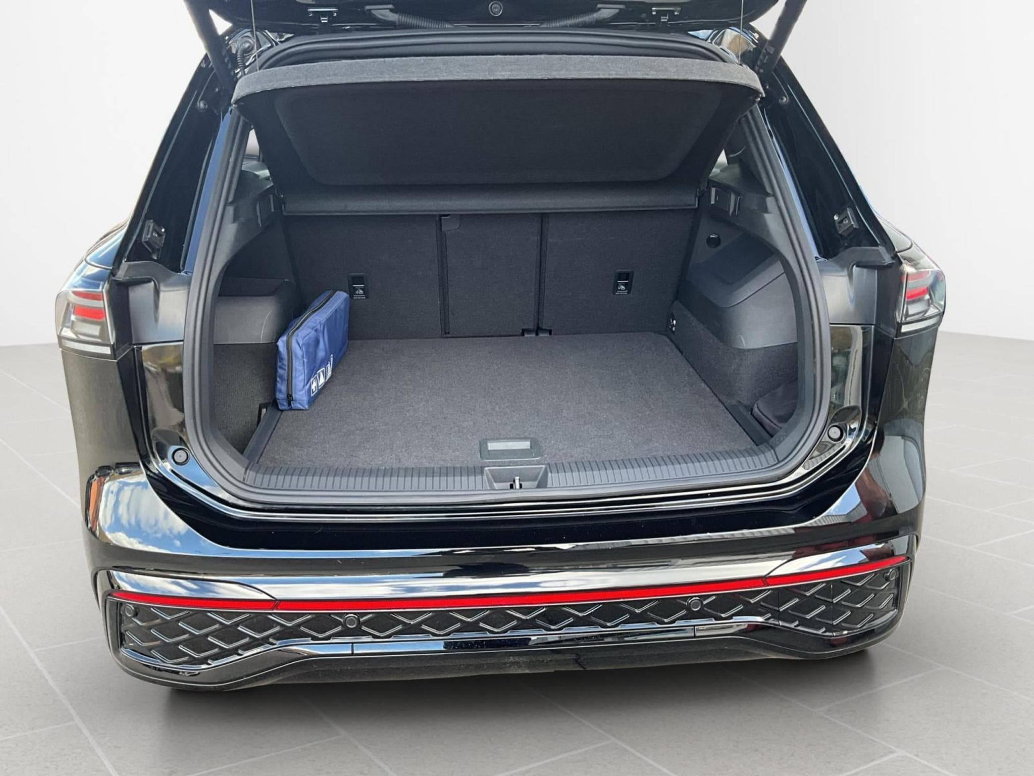 VW Tiguan R-Line+DSG+4M+Black-Style+Pano+AHK (2025) - Foto 17