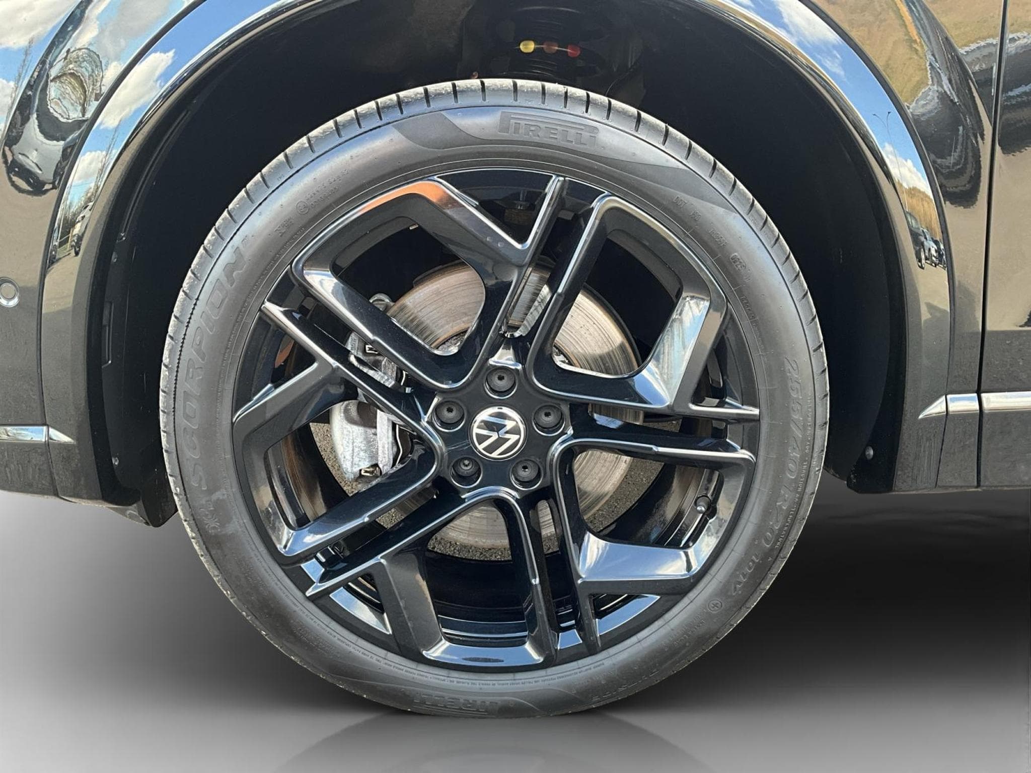 VW Tiguan R-Line+DSG+4M+Black-Style+Pano+AHK (2025) - Foto 8