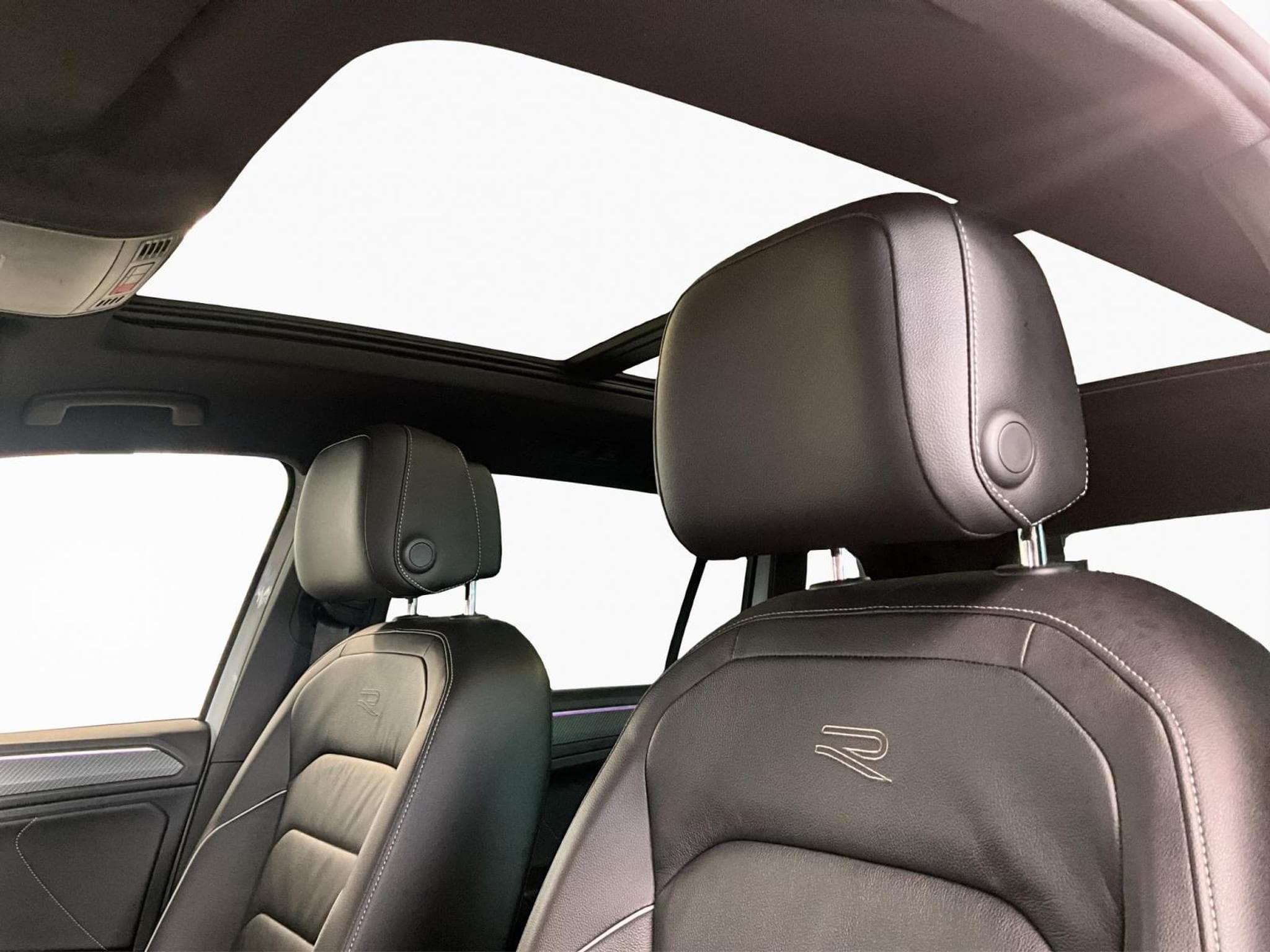 VW Tiguan R-Line+DSG+4M+Navi+Pano (2021) - Foto 15