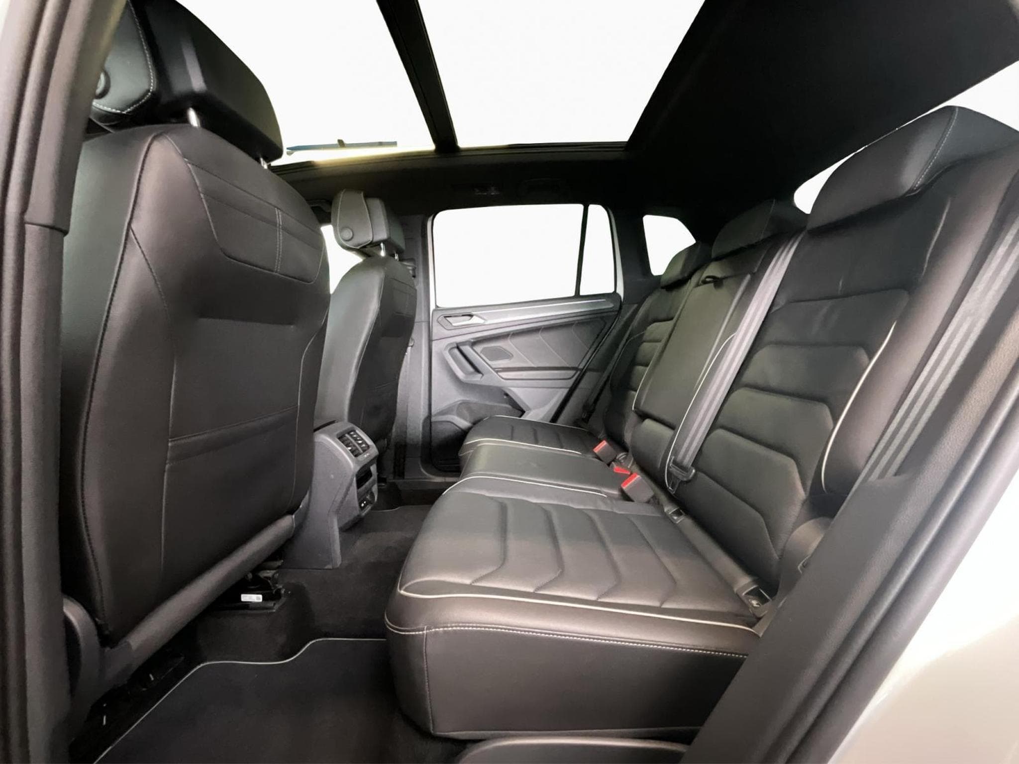 VW Tiguan R-Line+DSG+4M+Navi+Pano (2021) - Foto 16