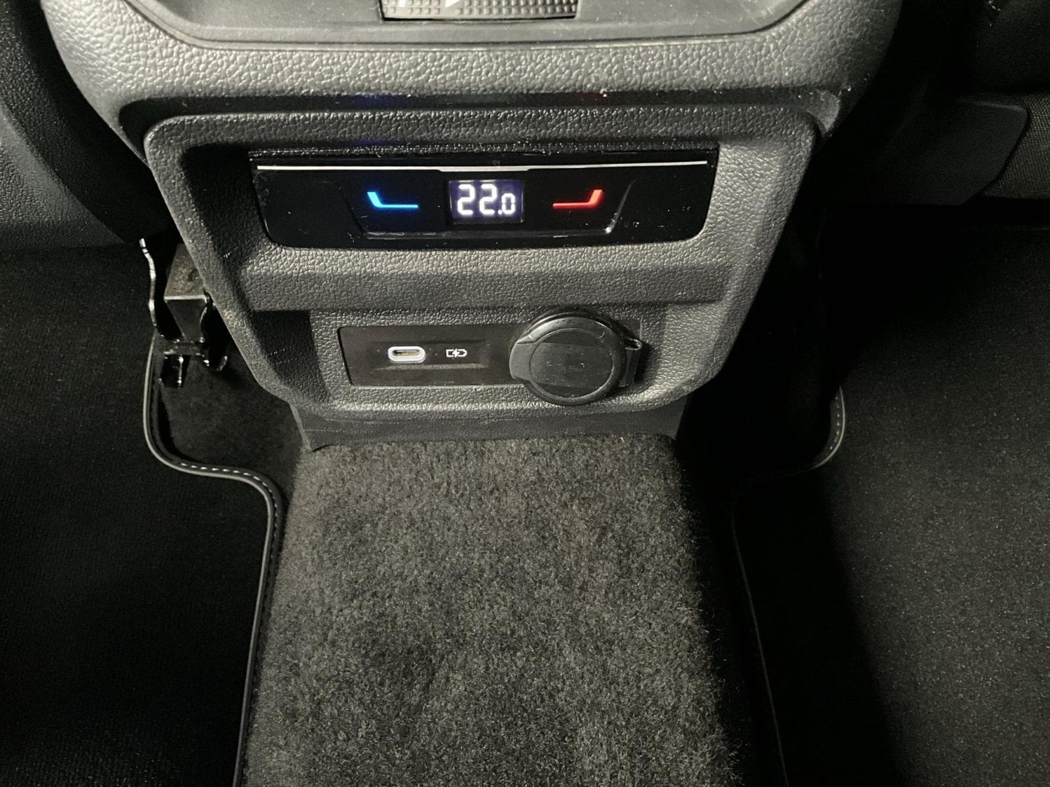 VW Tiguan R-Line+DSG+4M+Navi+Pano (2021) - Foto 22