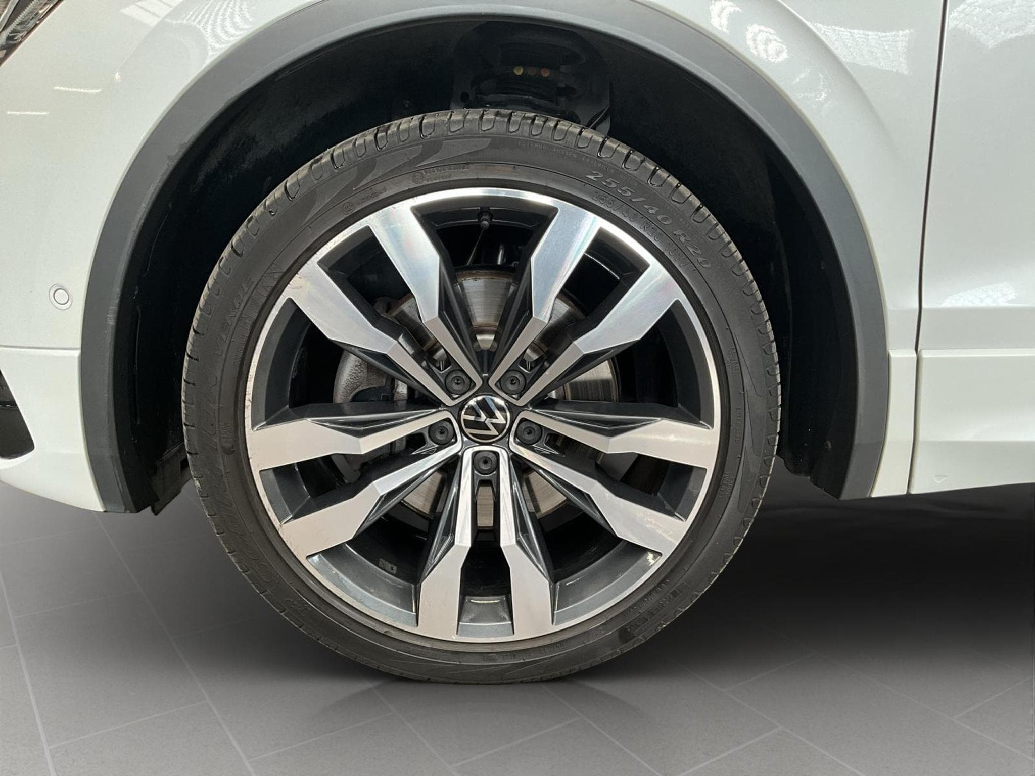 VW Tiguan R-Line+DSG+4M+Navi+Pano (2021) - Foto 8