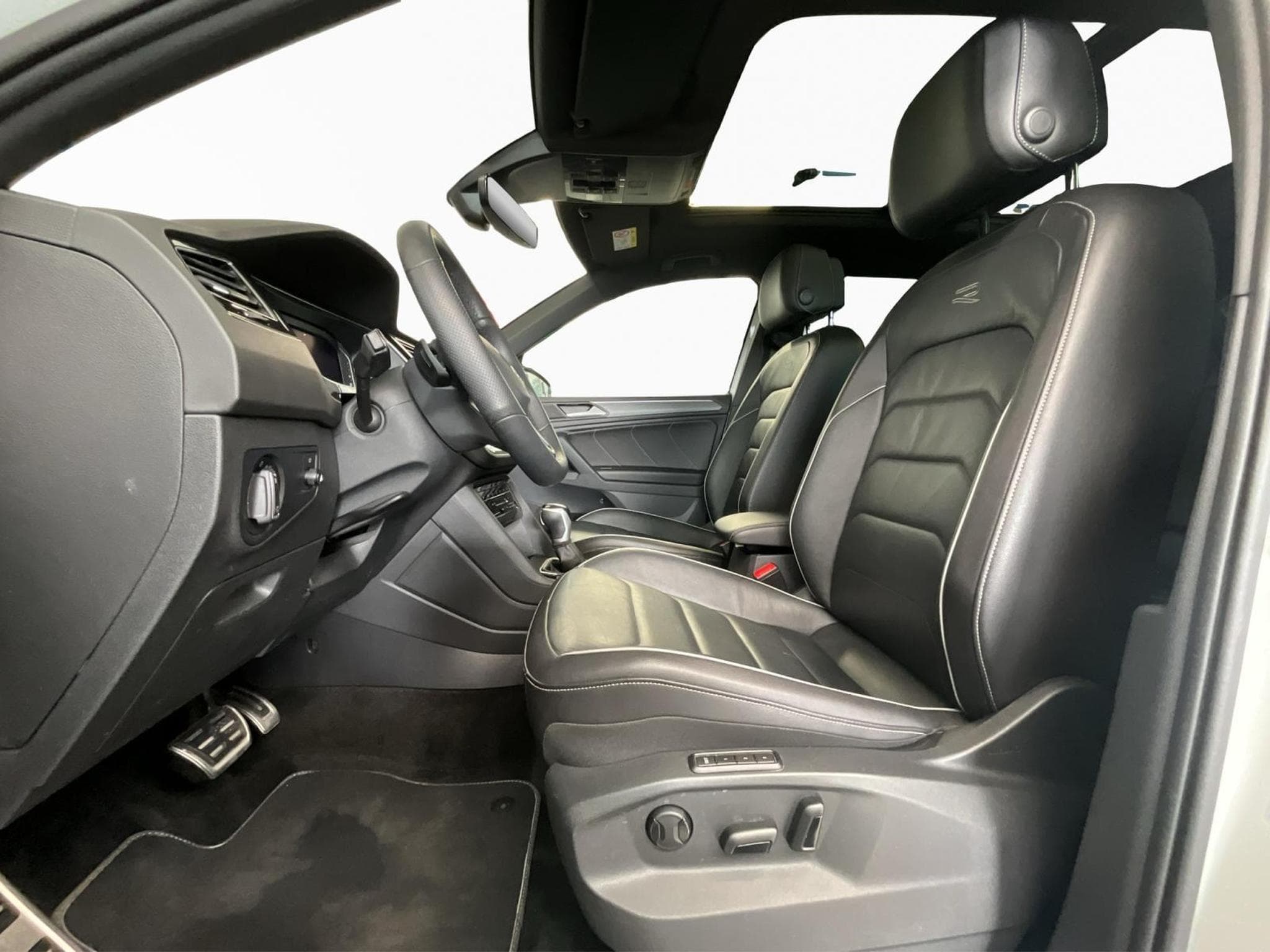 VW Tiguan R-Line+DSG+4M+Navi+Pano (2021) - Foto 9