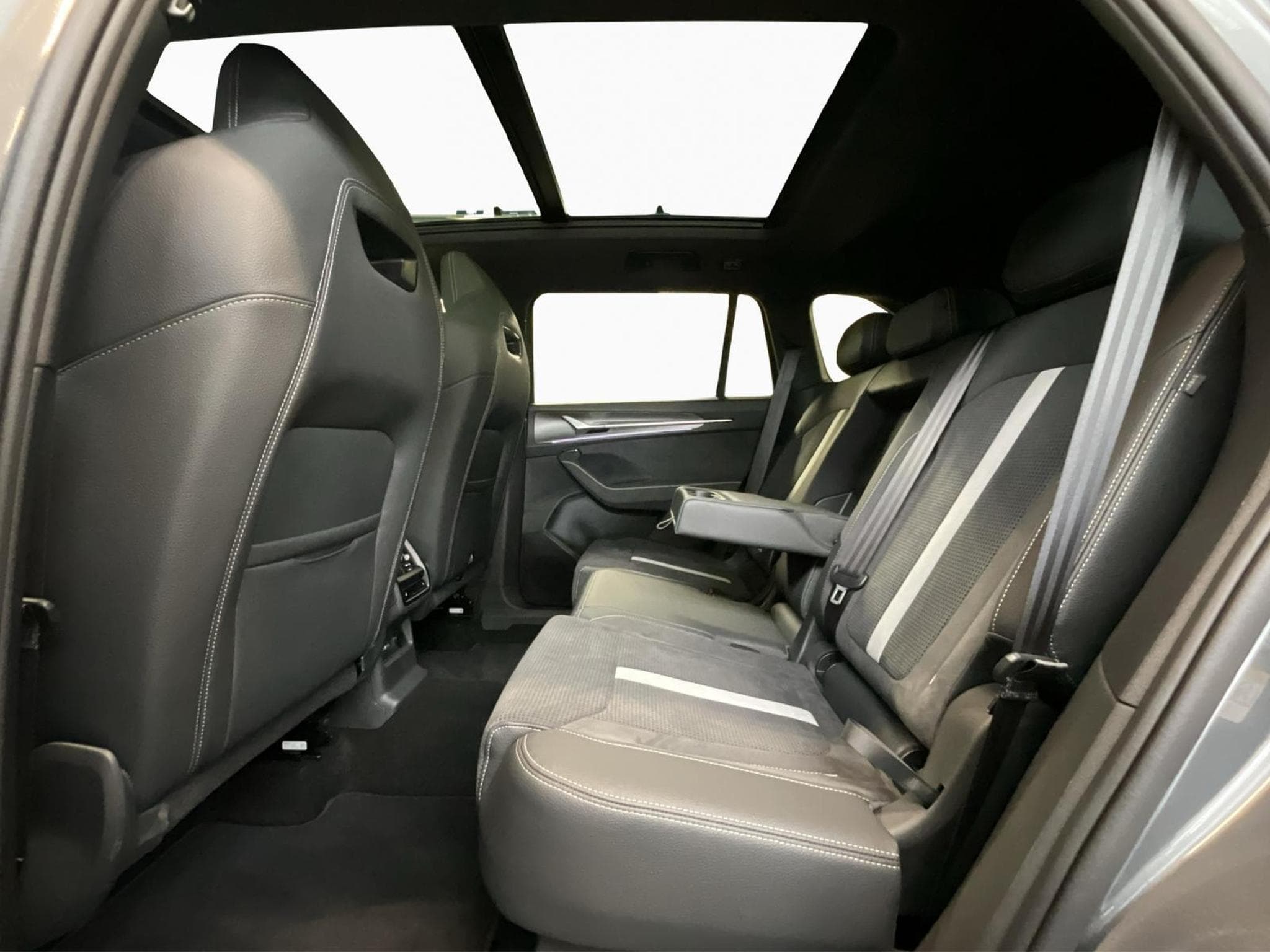 Skoda Kodiaq Sportline+DSG+4x4+StandH.+AHK (2025) - Foto 16