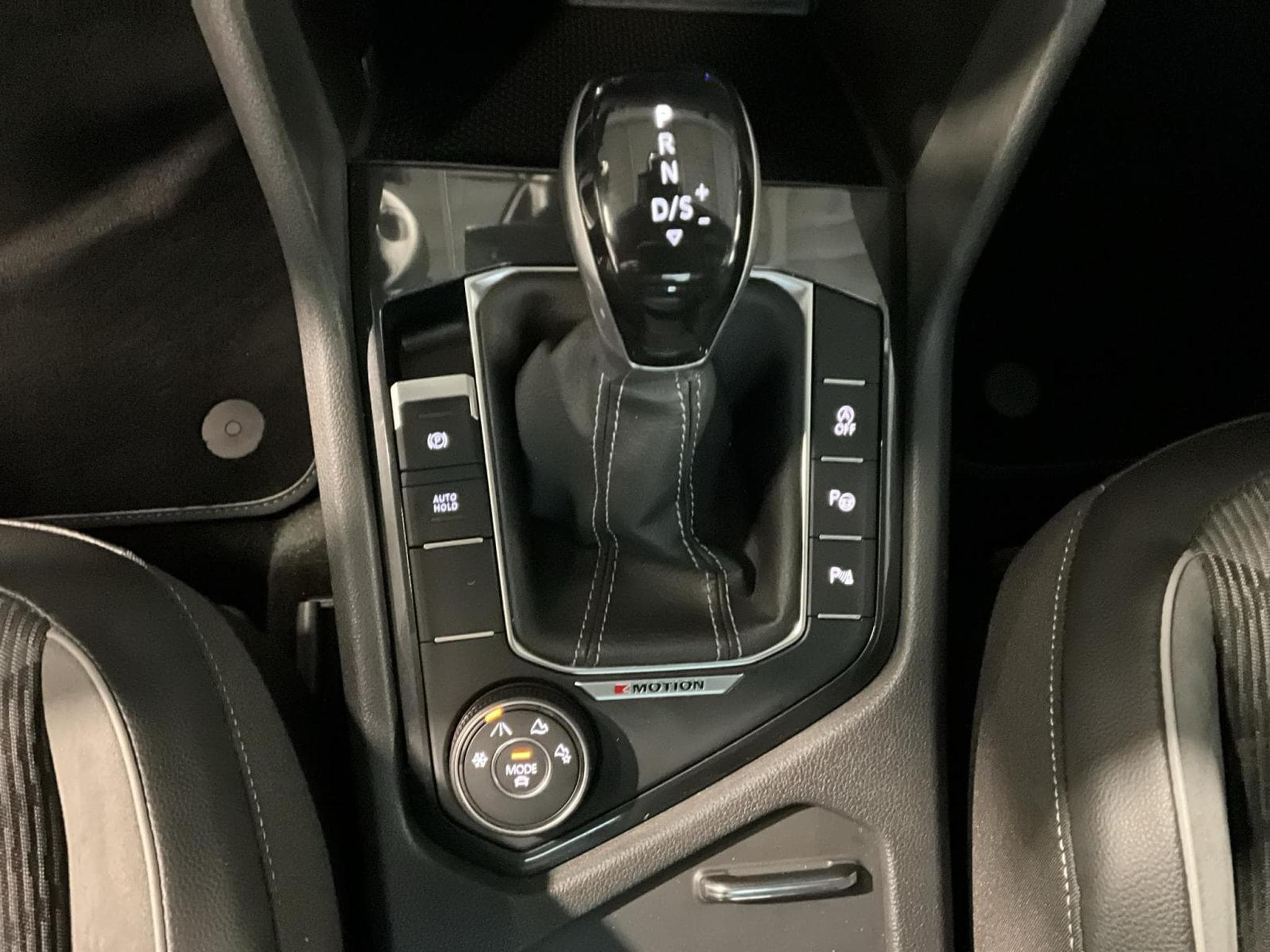 VW Tiguan R-Line+DSG+4M+Pano+MatrixLed (2021) - Foto 12