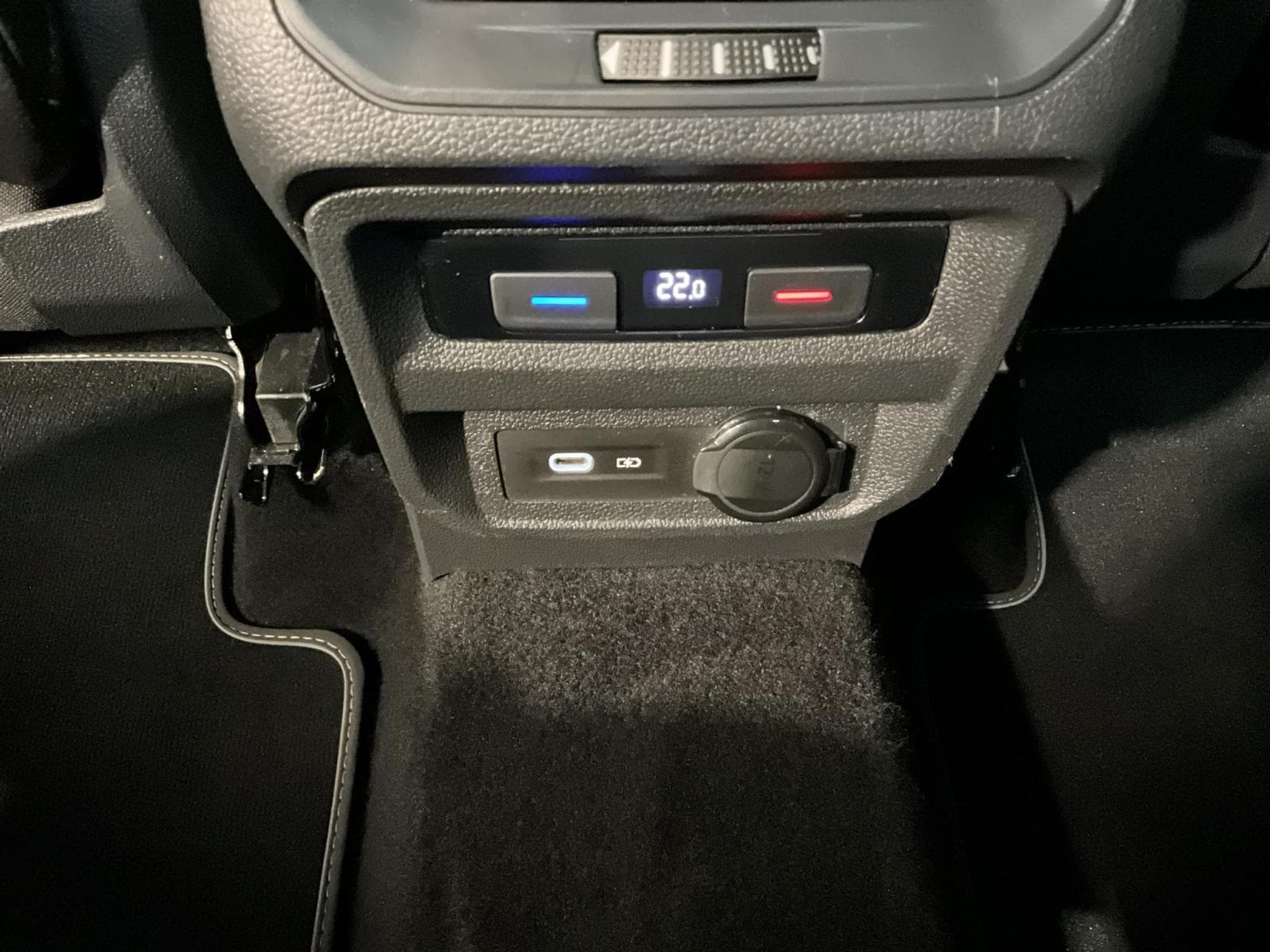 VW Tiguan R-Line+DSG+4M+Pano+MatrixLed (2021) - Foto 22