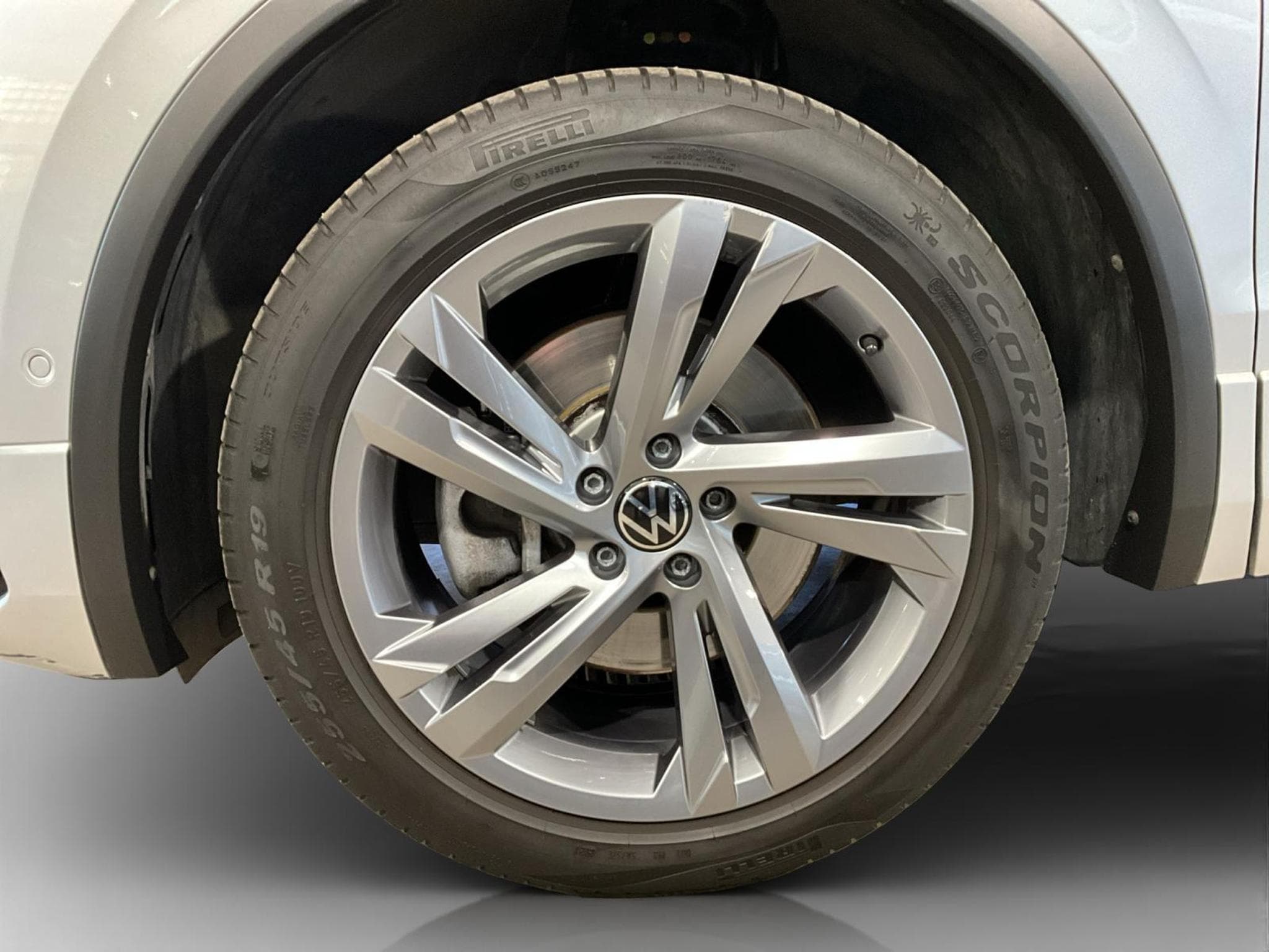 VW Tiguan R-Line+DSG+4M+Pano+MatrixLed (2021) - Foto 8