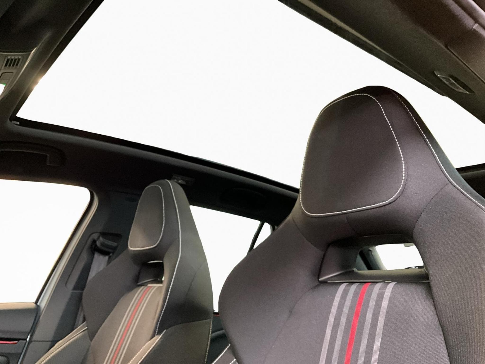 Skoda Kamiq Monte-Carlo+BVM+Pano+LED (2025) - Foto 15