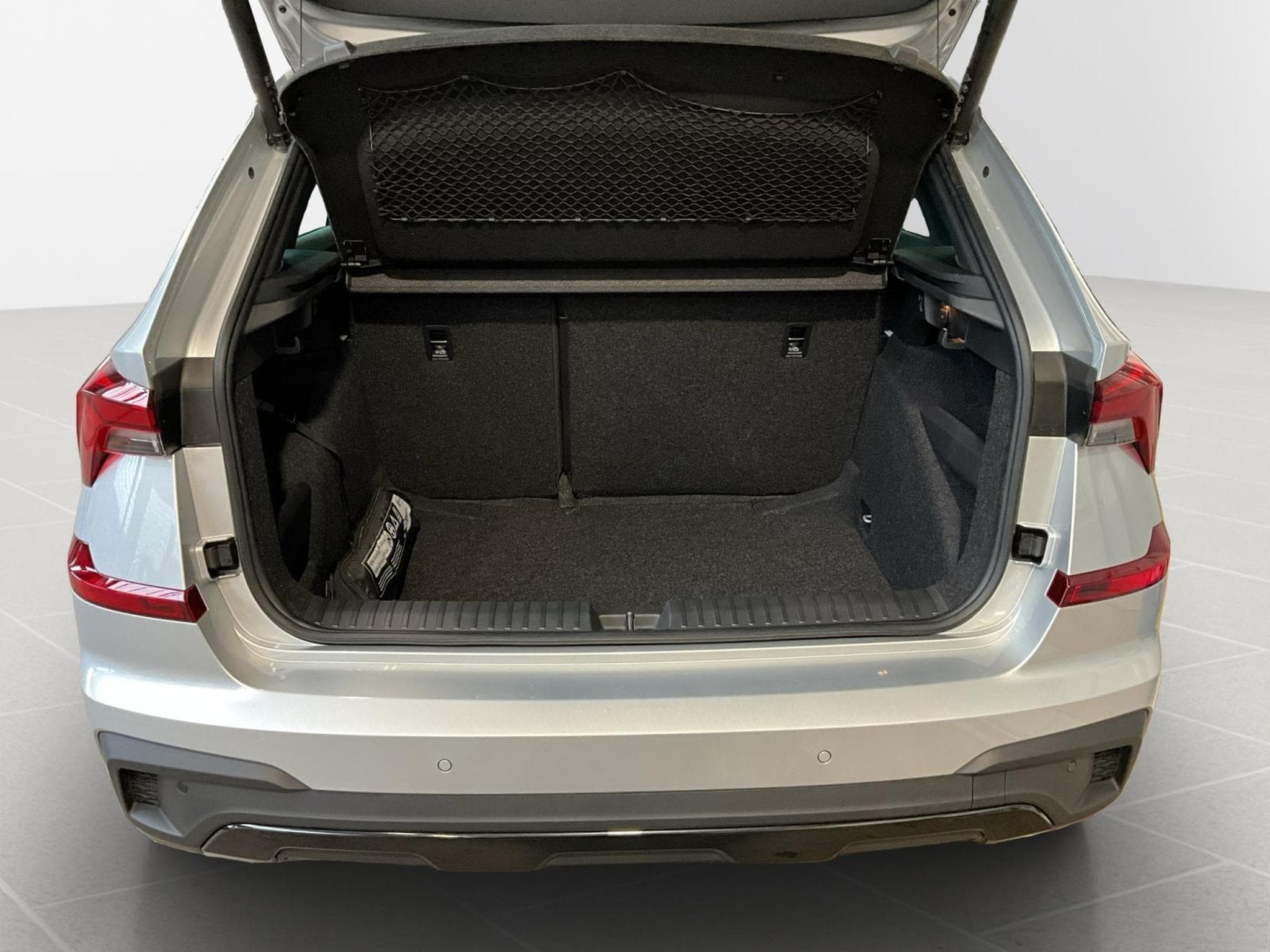 Skoda Kamiq Monte-Carlo+BVM+Pano+LED (2025) - Foto 17