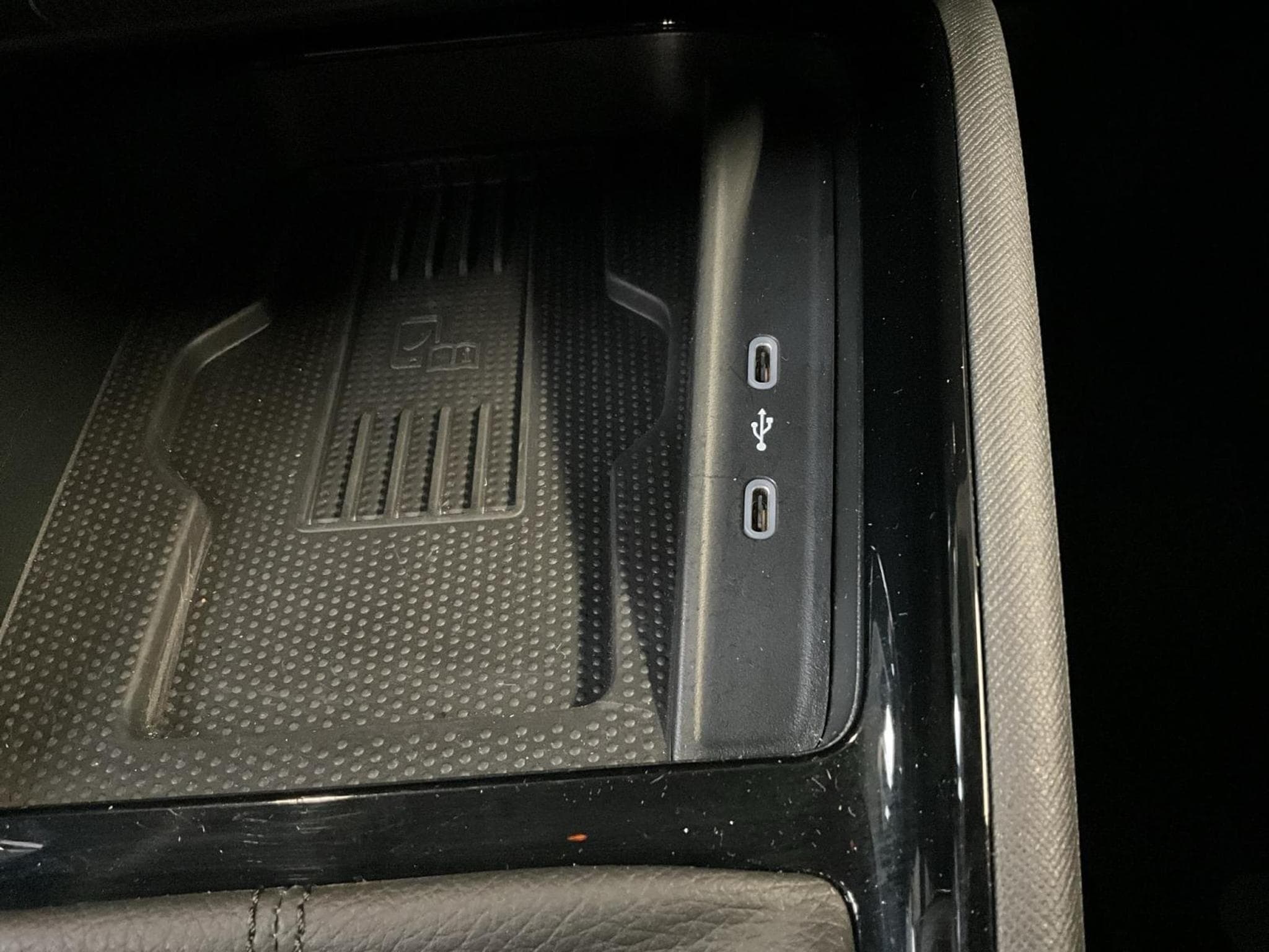 Skoda Kamiq Monte-Carlo+BVM+Pano+LED (2025) - Foto 21