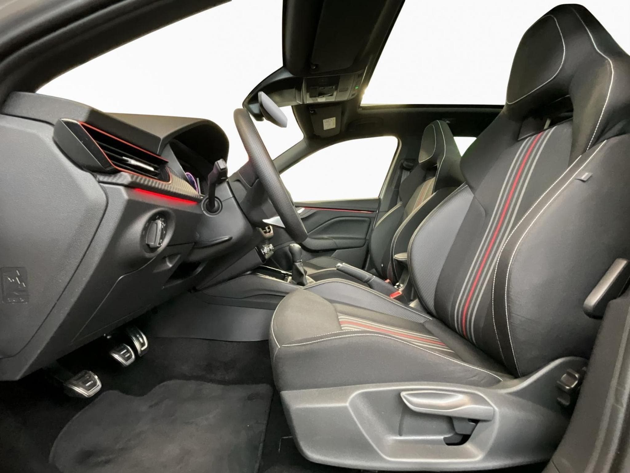 Skoda Kamiq Monte-Carlo+BVM+Pano+LED (2025) - Foto 9