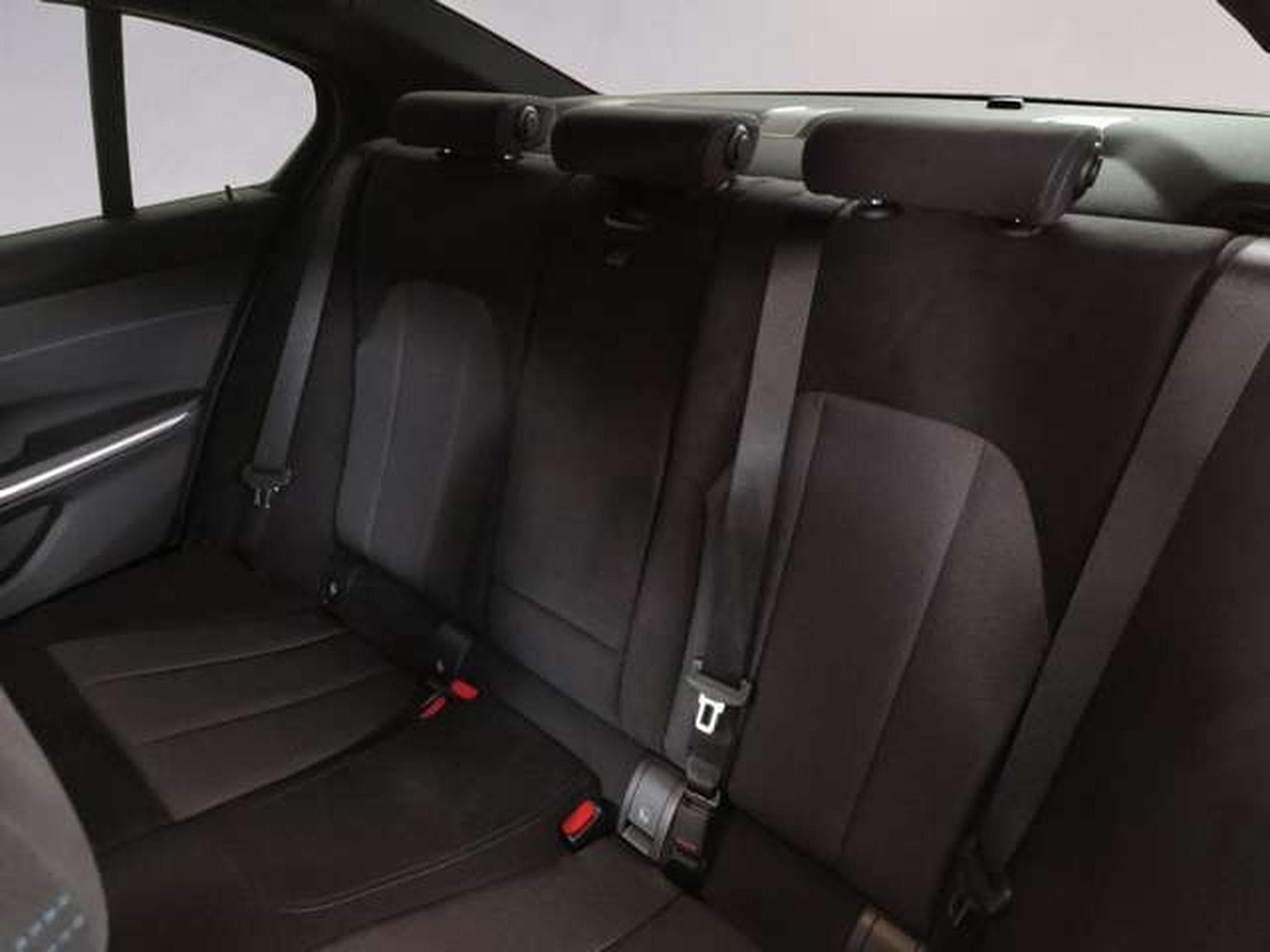 BMW 320 i xDrive HiFi DAB LED RFK Shz (2025) - Photo 10