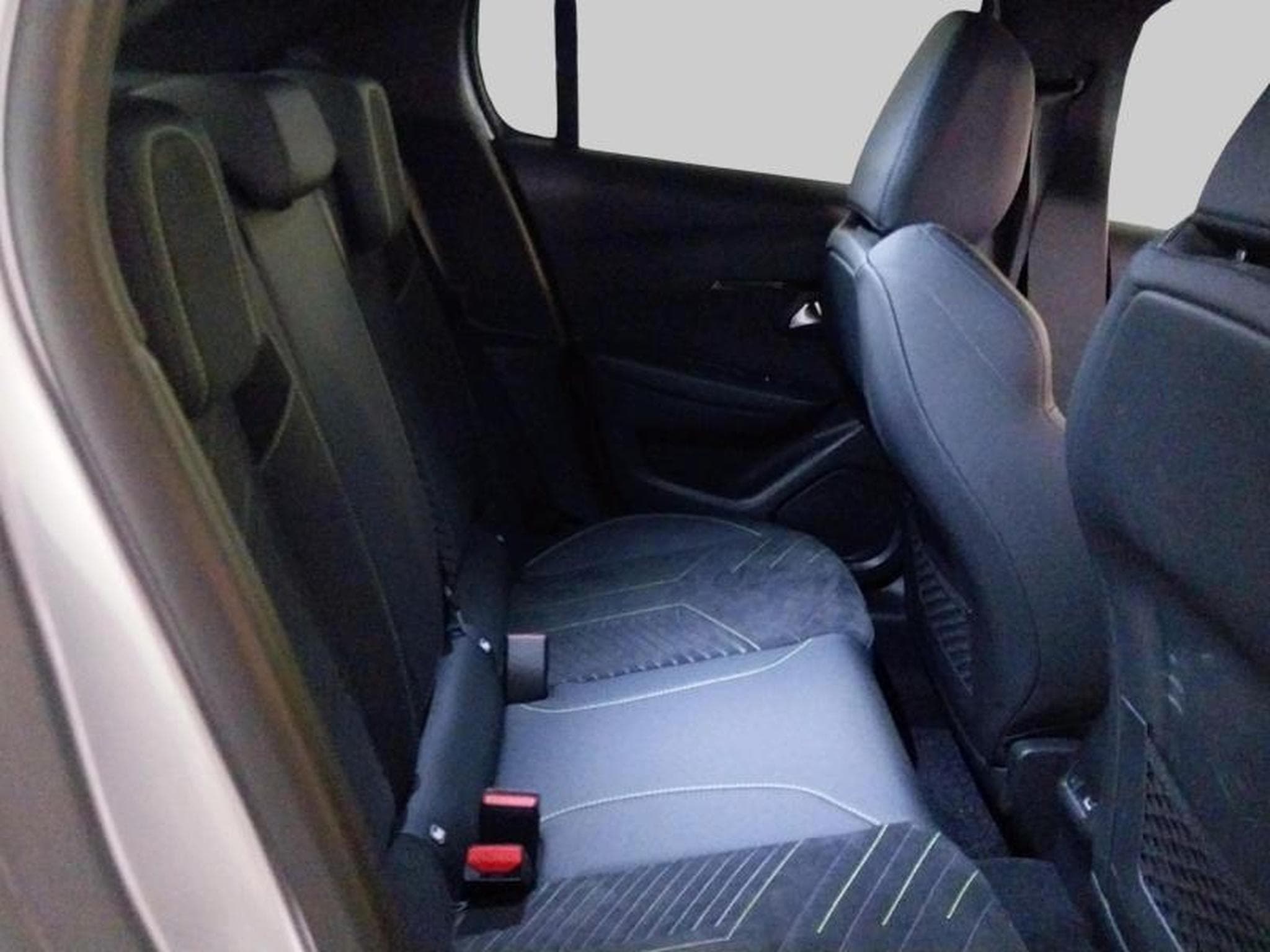 Peugeot 208 GT Hybrid 145ch e-DSC6 (2025) - Photo 10