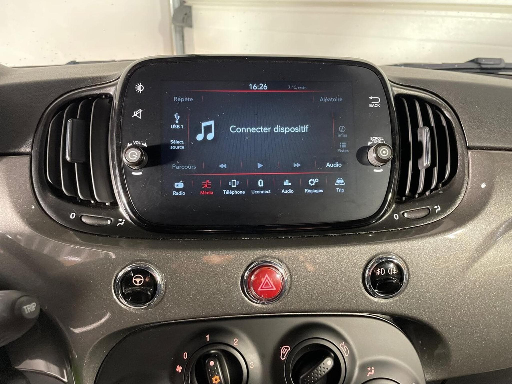Fiat 500 1.0 70ch BSG SS Pack Confort Carplay (2023) - Photo 4