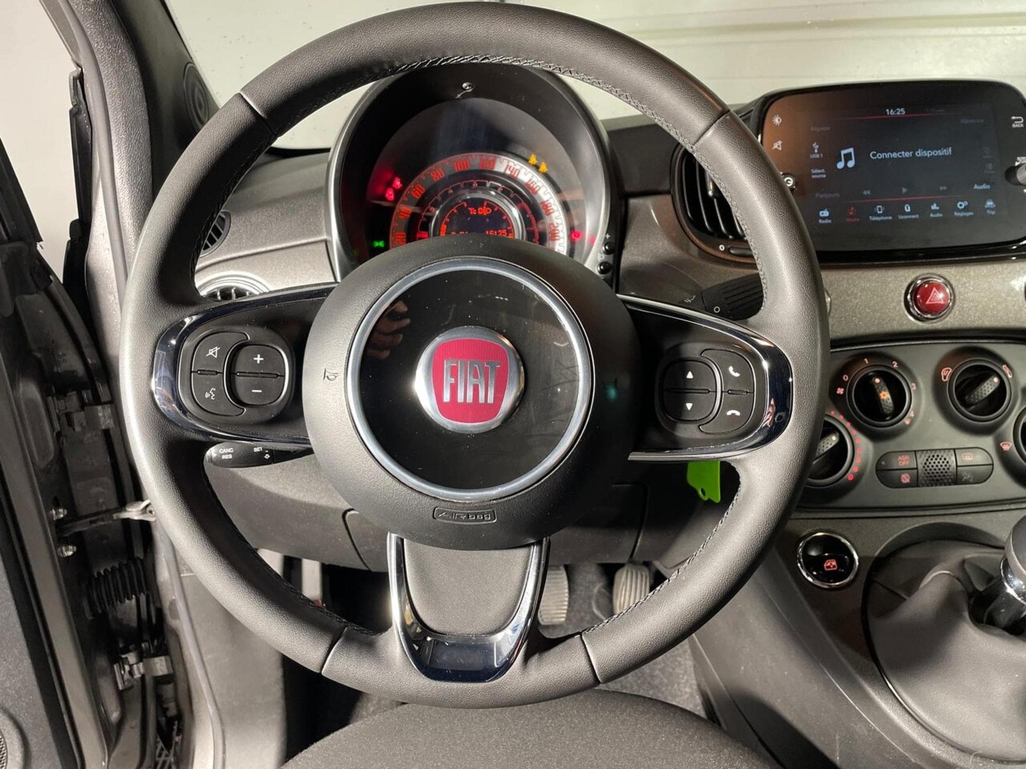 Fiat 500 1.0 70ch BSG SS Pack Confort Carplay (2023) - Photo 7
