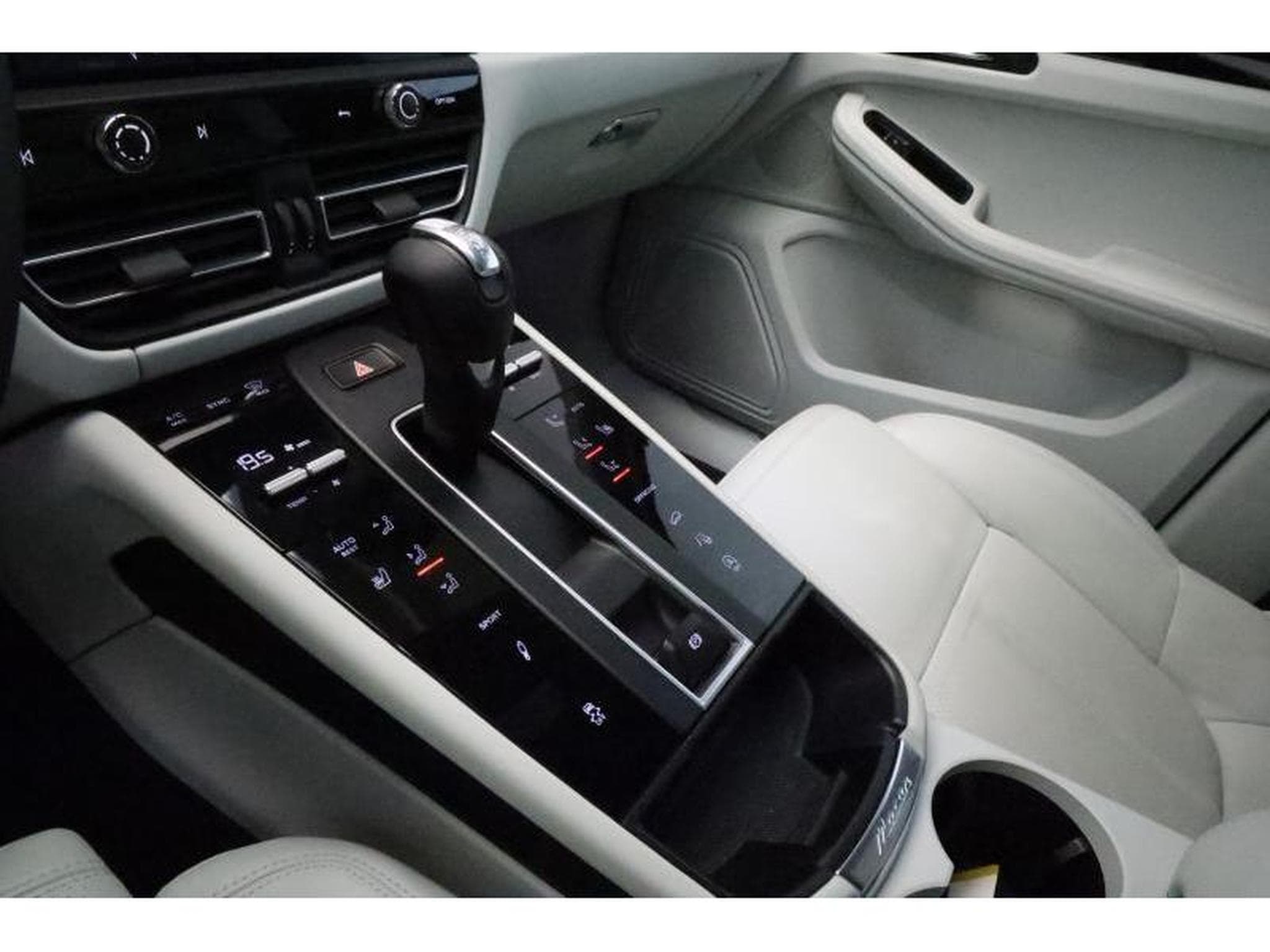 Porsche Macan S (2022) - Photo 9