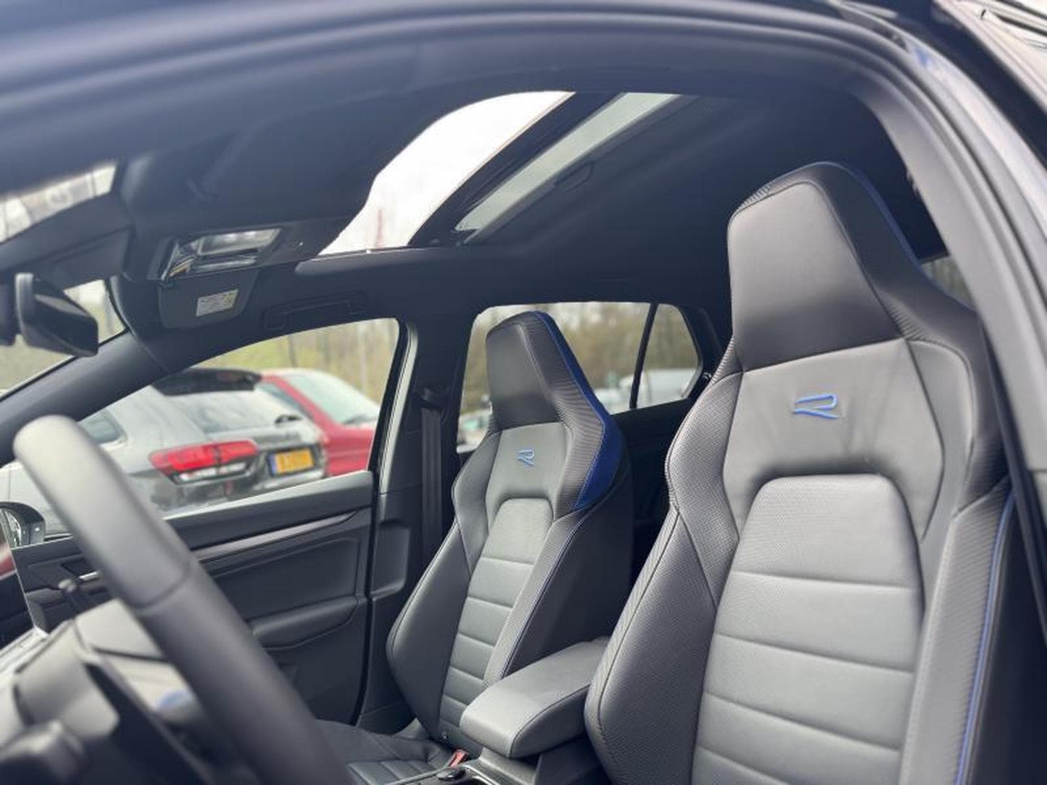 VW Golf R BLACK EDITION (2025) - Photo 12