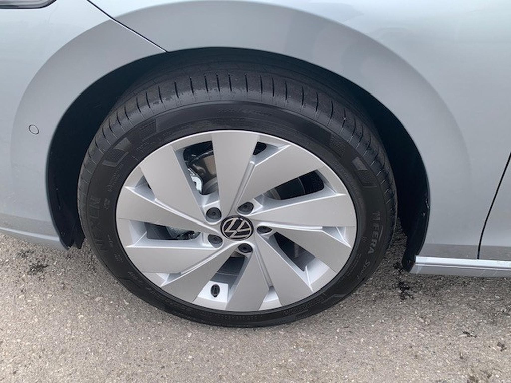 VW Golf Variant LIFE 1.5TSI 150CV DSG7 (2026) - Foto 4