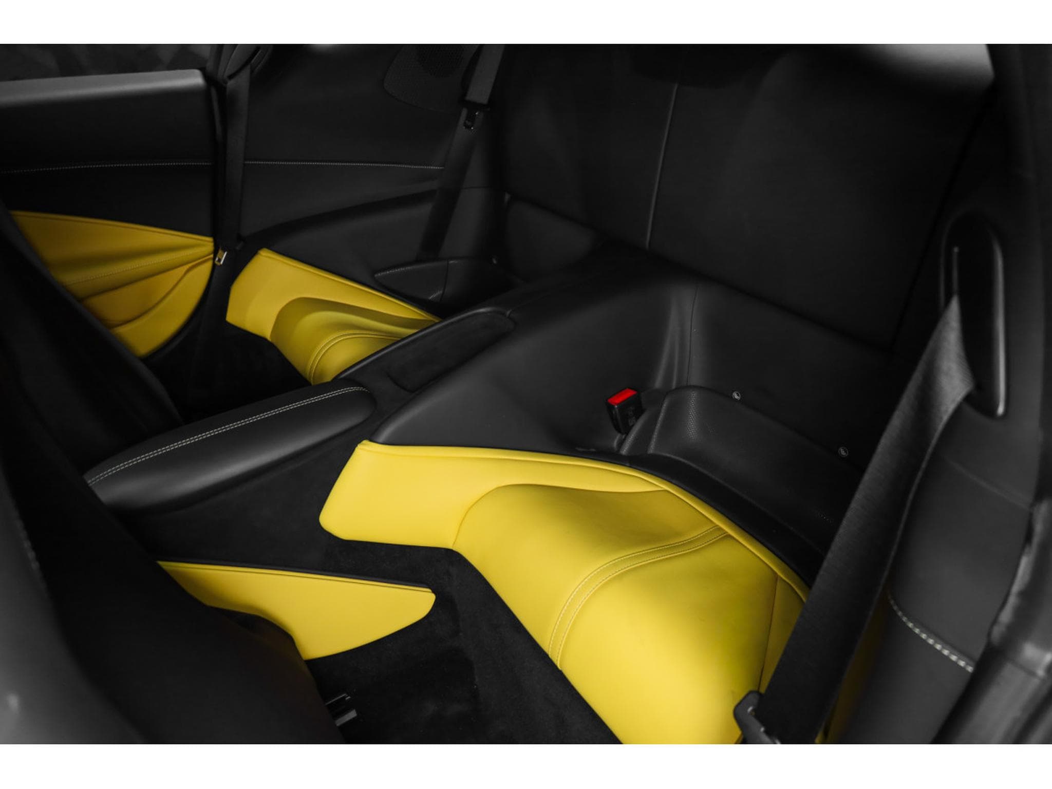 Ferrari Roma V8 - BLU POZZI / GIALLO (2023) - Foto 11