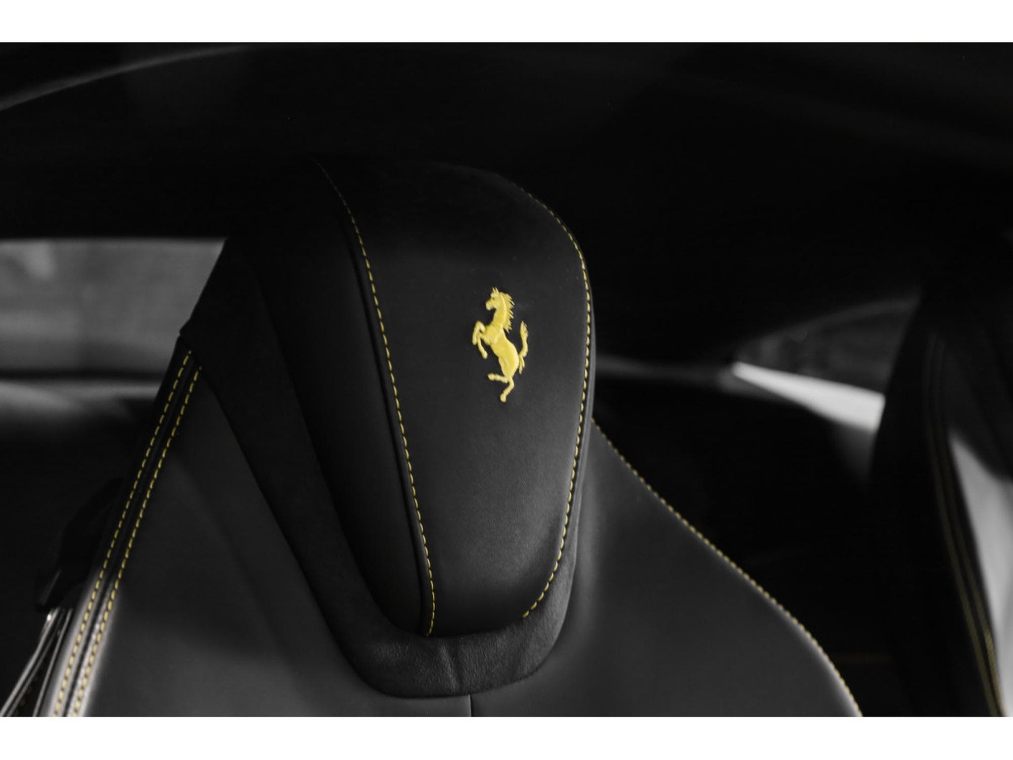 Ferrari Roma V8 - BLU POZZI / GIALLO (2023) - Foto 23