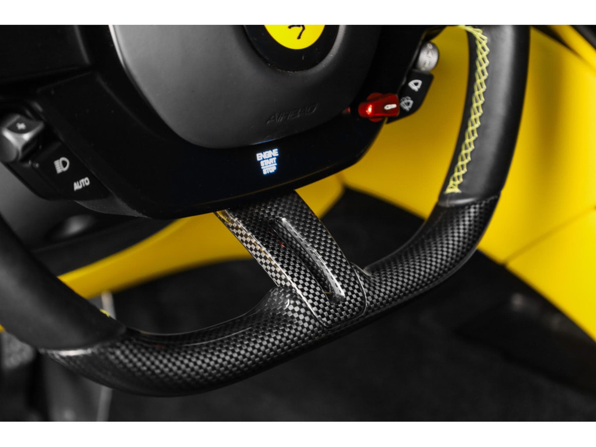 Ferrari Roma V8 - BLU POZZI / GIALLO (2023) - Foto 26