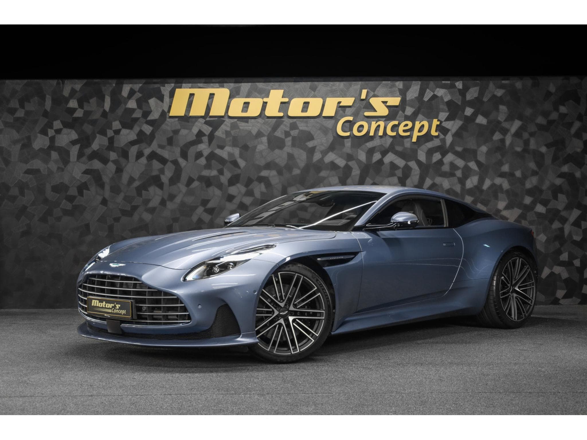 Aston-Martin DB12 V8 Twin Turbo - CONCOURS BLUE (2026) - Foto 1