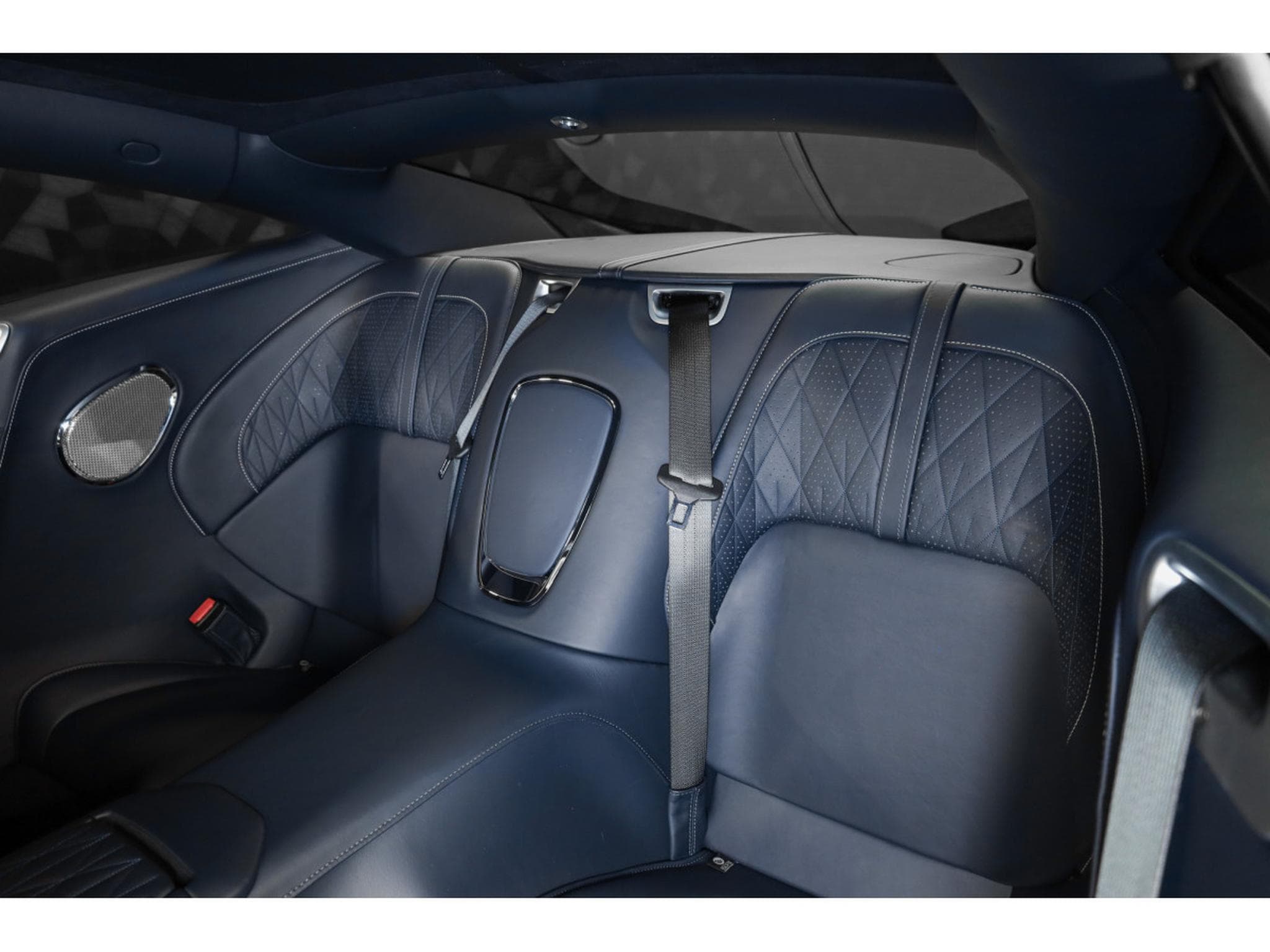 Aston-Martin DB12 V8 Twin Turbo - CONCOURS BLUE (2026) - Foto 11