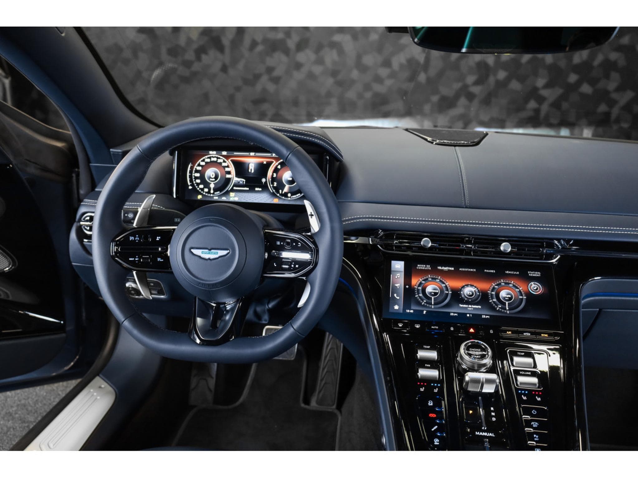 Aston-Martin DB12 V8 Twin Turbo - CONCOURS BLUE (2026) - Foto 12