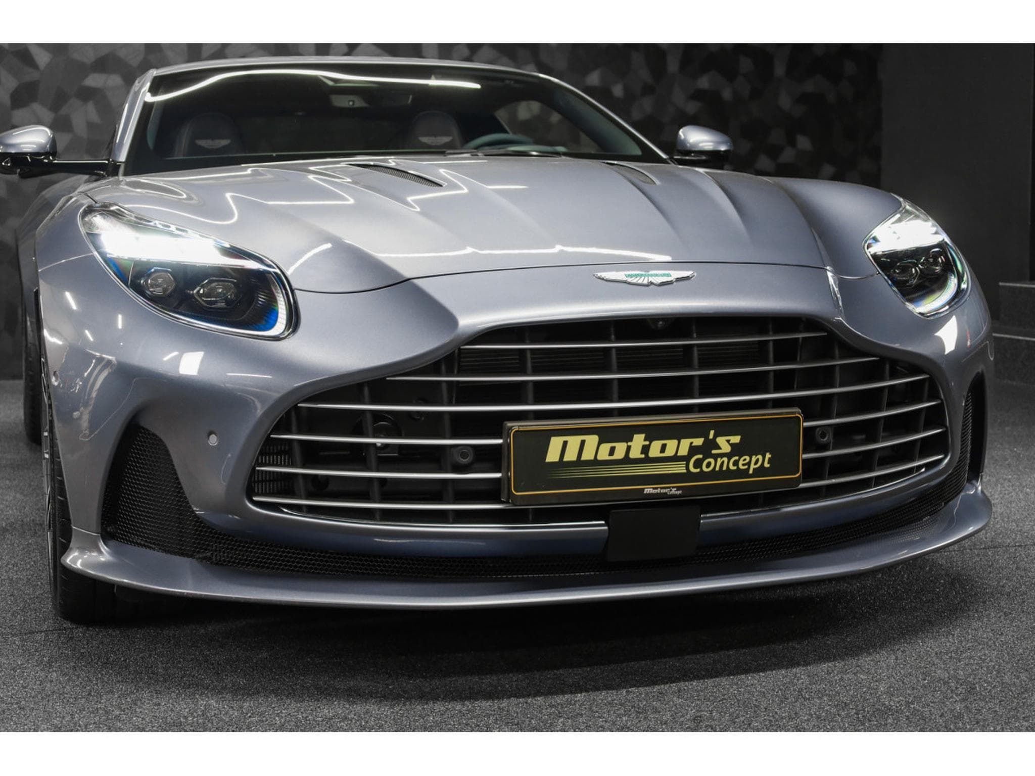 Aston-Martin DB12 V8 Twin Turbo - CONCOURS BLUE (2026) - Foto 14