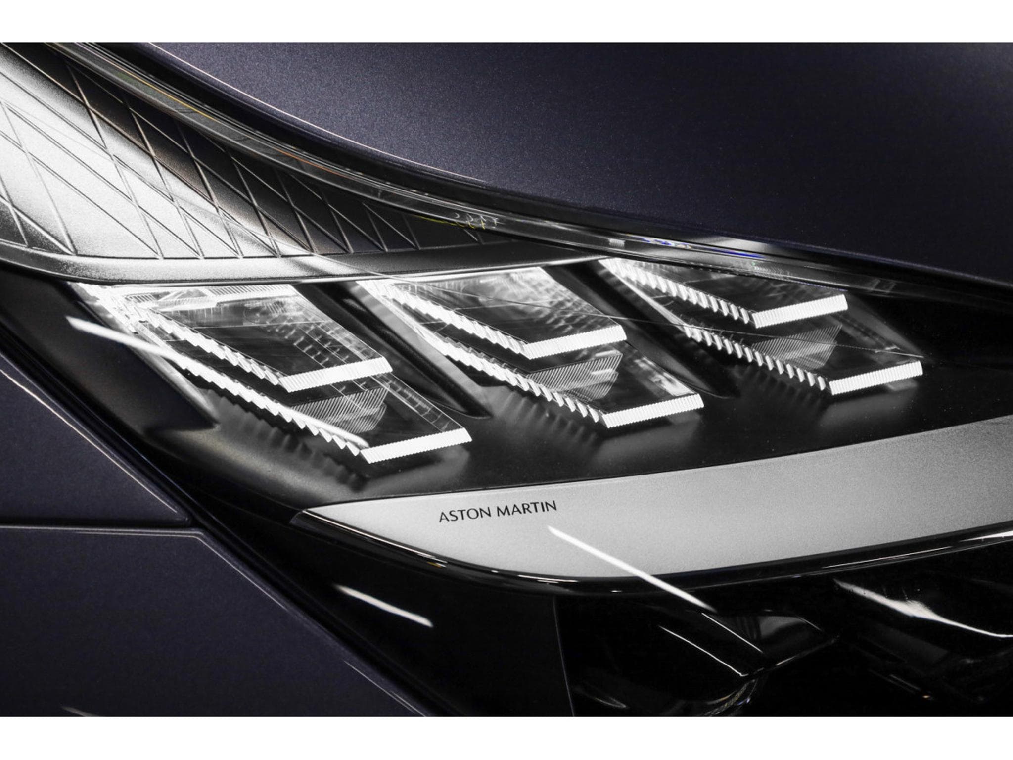 Aston-Martin DB12 V8 Twin Turbo - CONCOURS BLUE (2026) - Foto 16