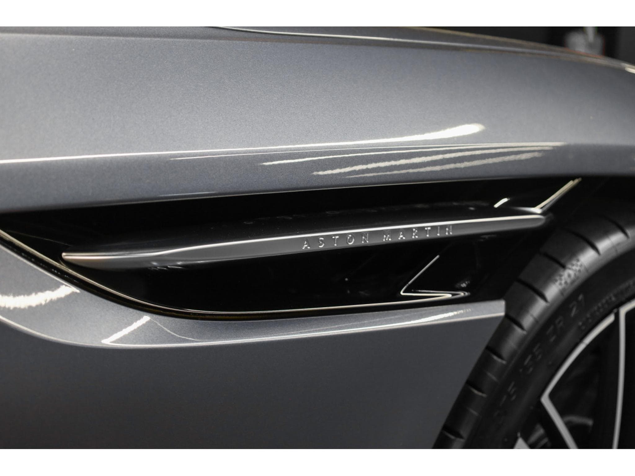 Aston-Martin DB12 V8 Twin Turbo - CONCOURS BLUE (2026) - Foto 21