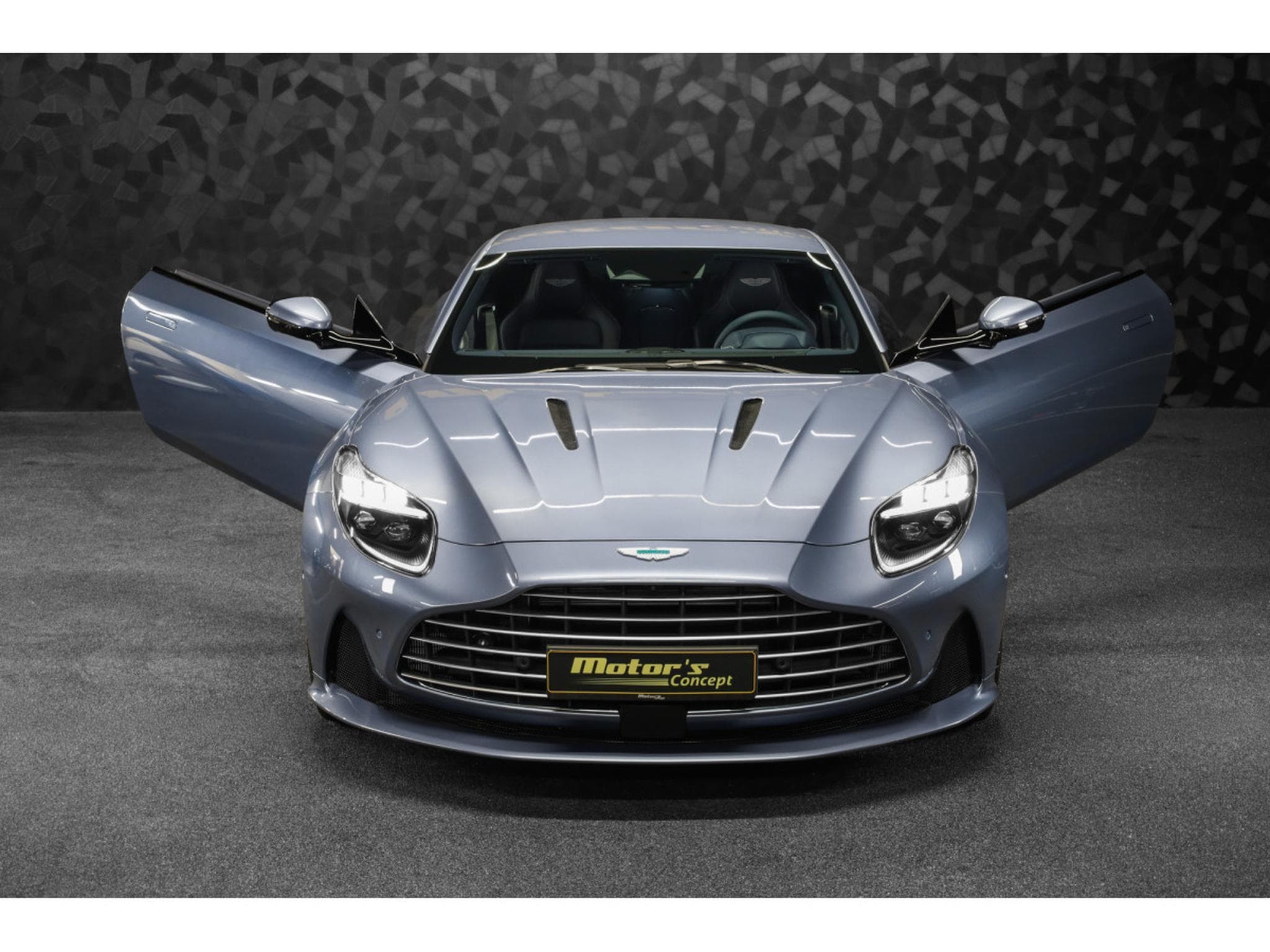 Aston-Martin DB12 V8 Twin Turbo - CONCOURS BLUE (2026) - Foto 22