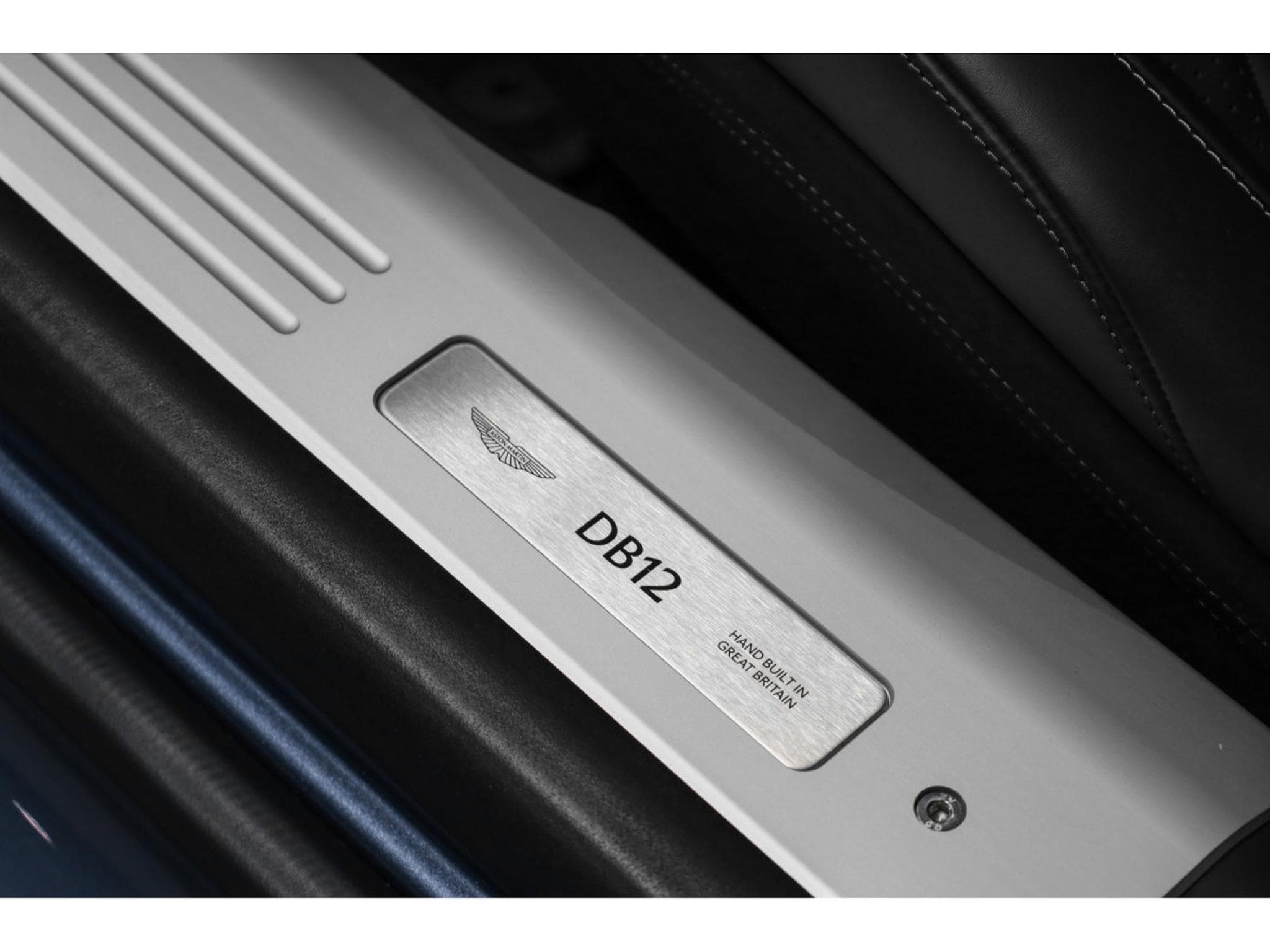 Aston-Martin DB12 V8 Twin Turbo - CONCOURS BLUE (2026) - Foto 23