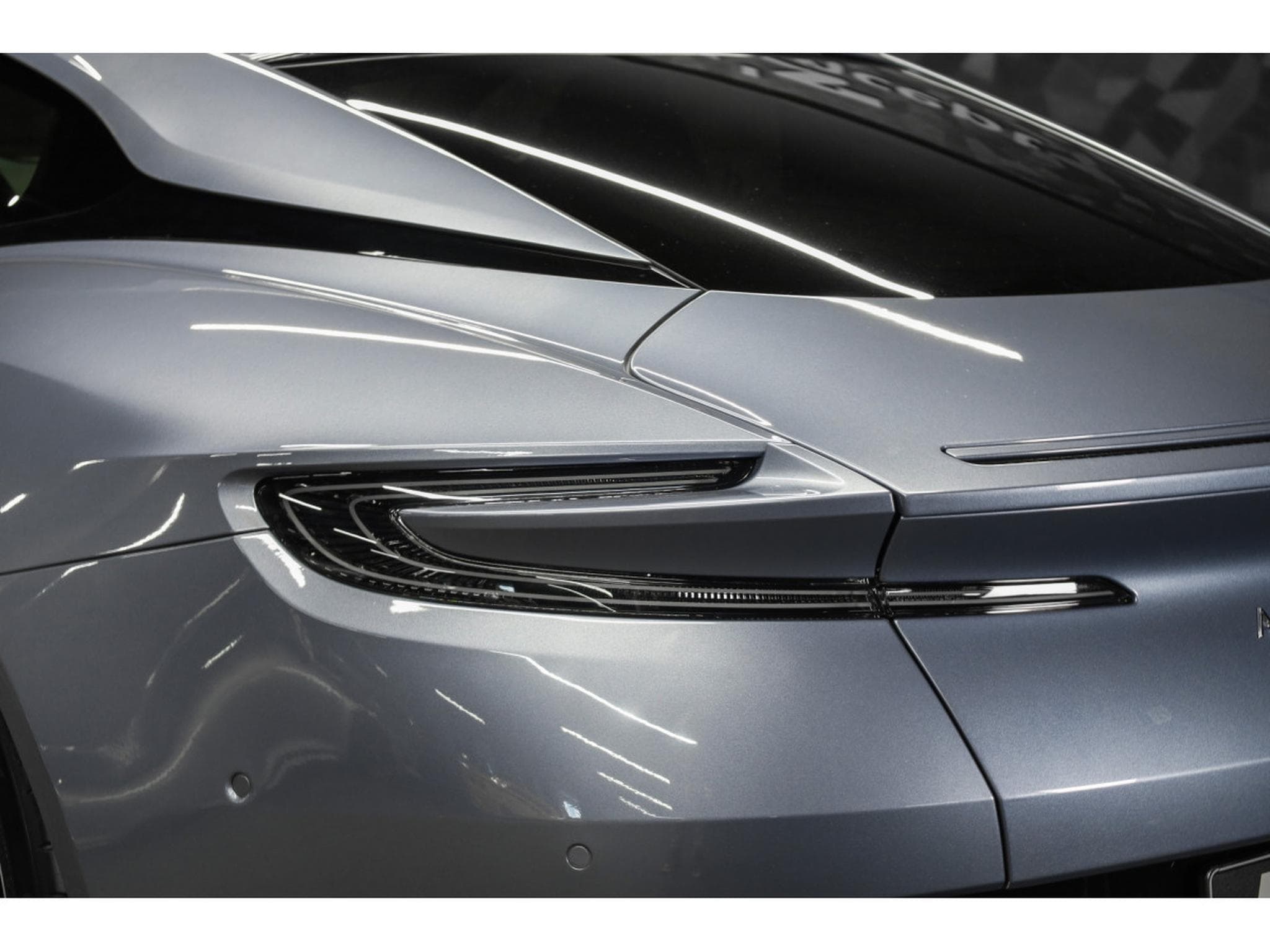 Aston-Martin DB12 V8 Twin Turbo - CONCOURS BLUE (2026) - Foto 24