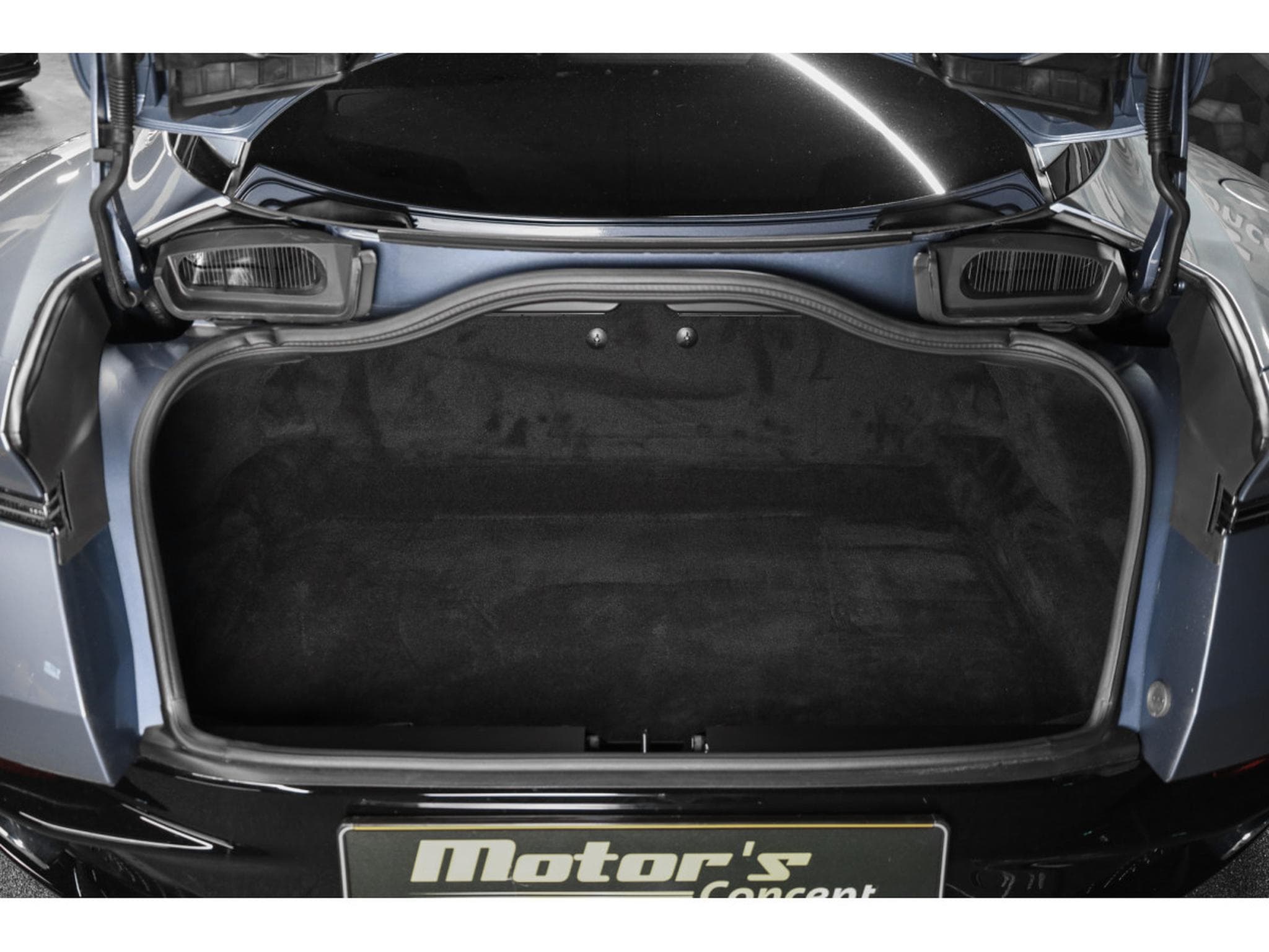 Aston-Martin DB12 V8 Twin Turbo - CONCOURS BLUE (2026) - Foto 25