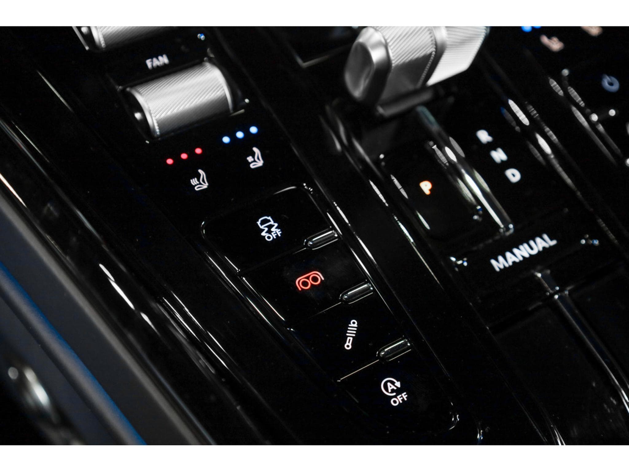 Aston-Martin DB12 V8 Twin Turbo - CONCOURS BLUE (2026) - Foto 27