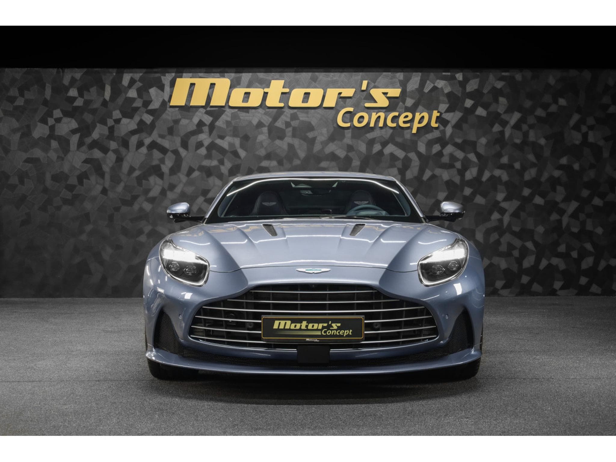 Aston-Martin DB12 V8 Twin Turbo - CONCOURS BLUE (2026) - Foto 4