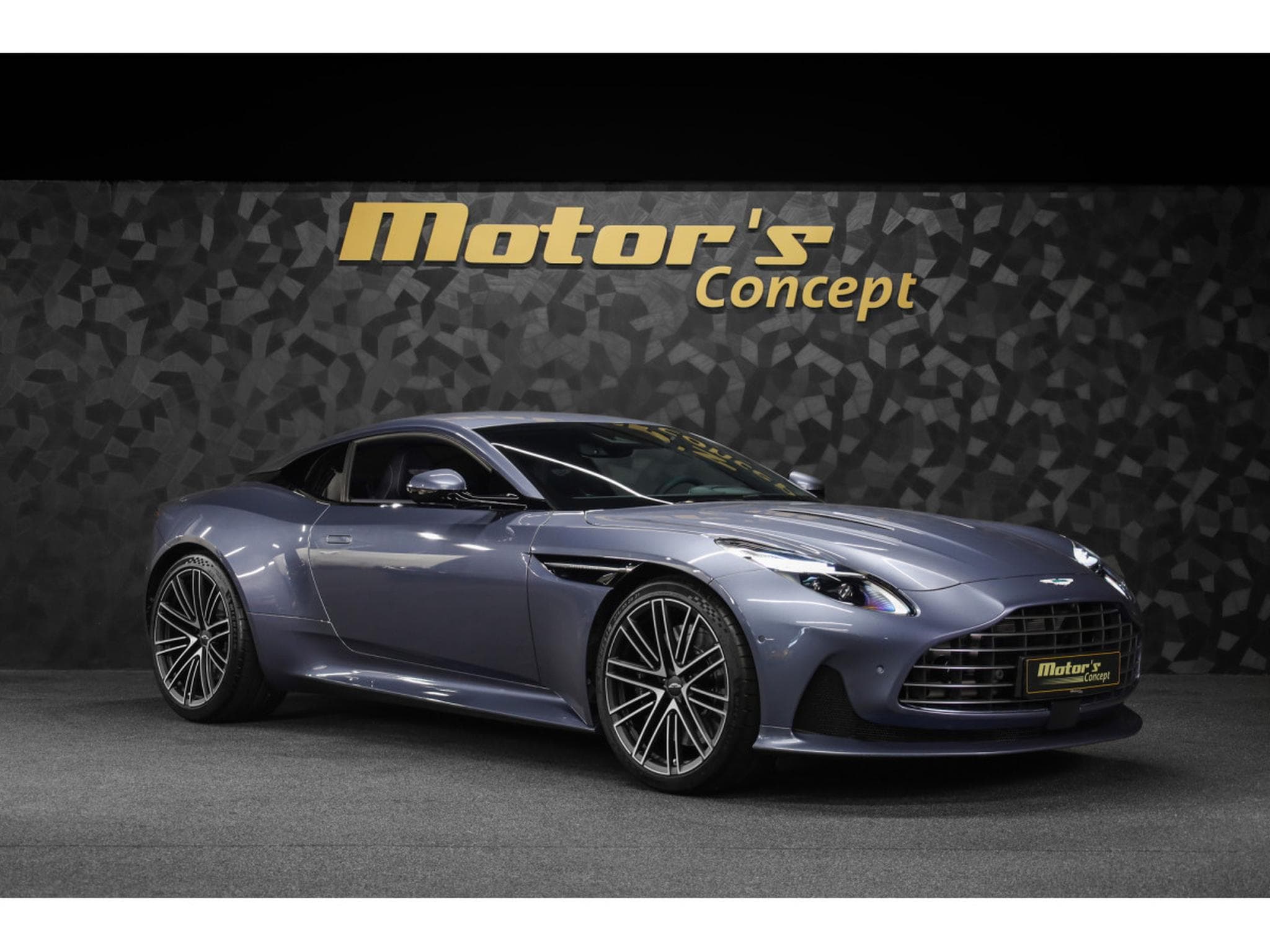 Aston-Martin DB12 V8 Twin Turbo - CONCOURS BLUE (2026) - Foto 6