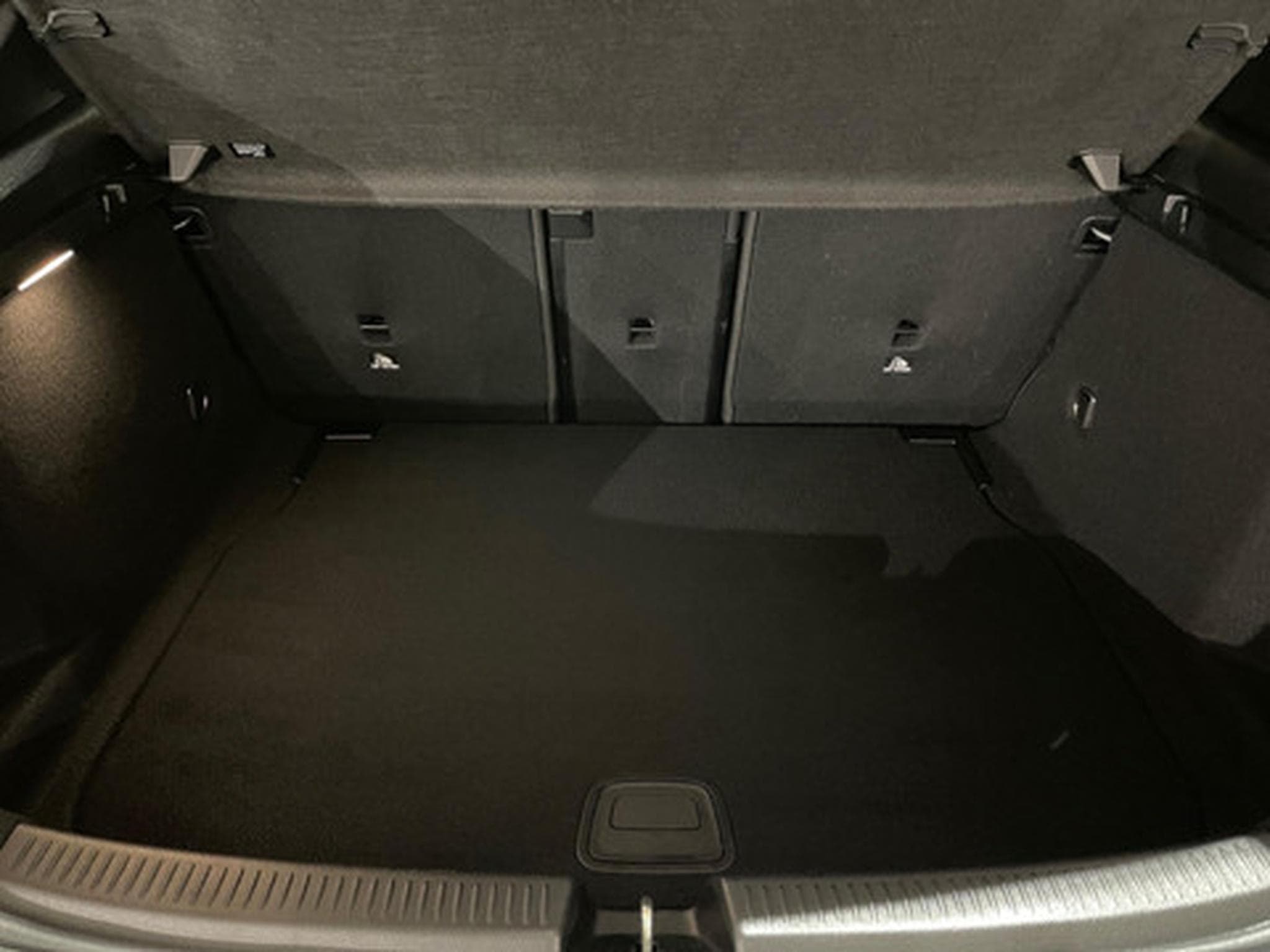 Mercedes A 200 1.3 hatchback AMG EDITION (2026) - Photo 12