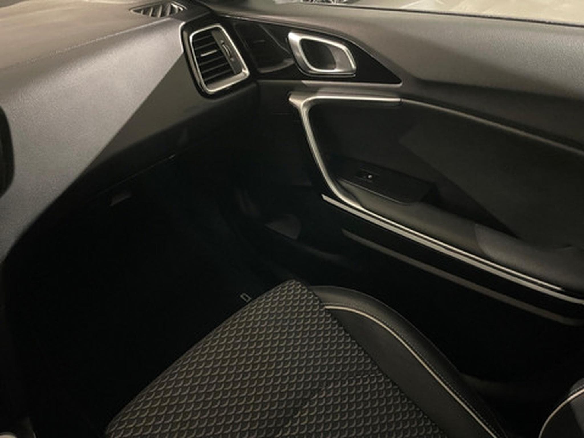 Kia Ceed Pulse 1.0 T-GDI 120 MHEV DCT ISG (2026) - Photo 9