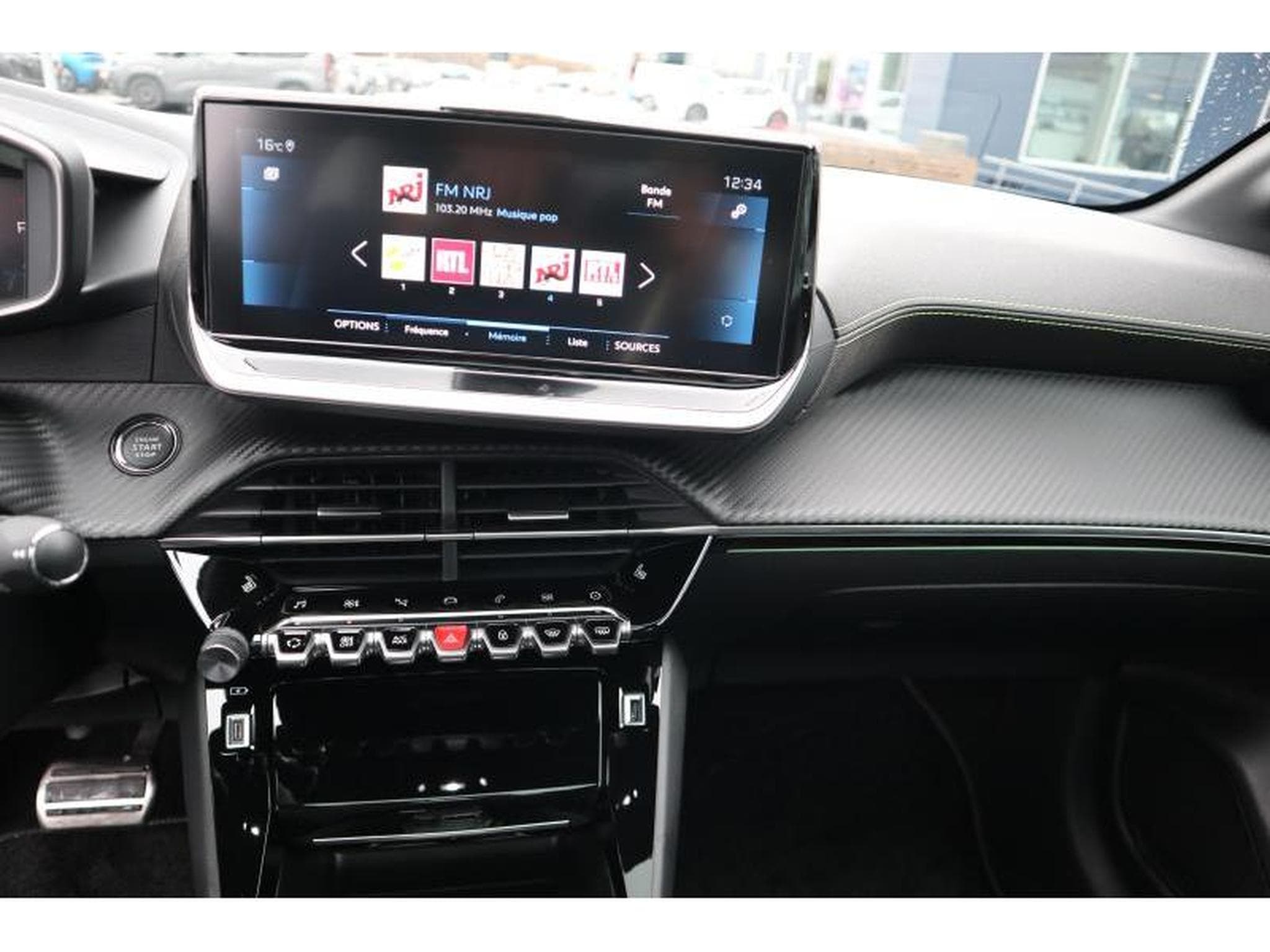 Peugeot 208 GT EAT8 (2023) - Photo 10