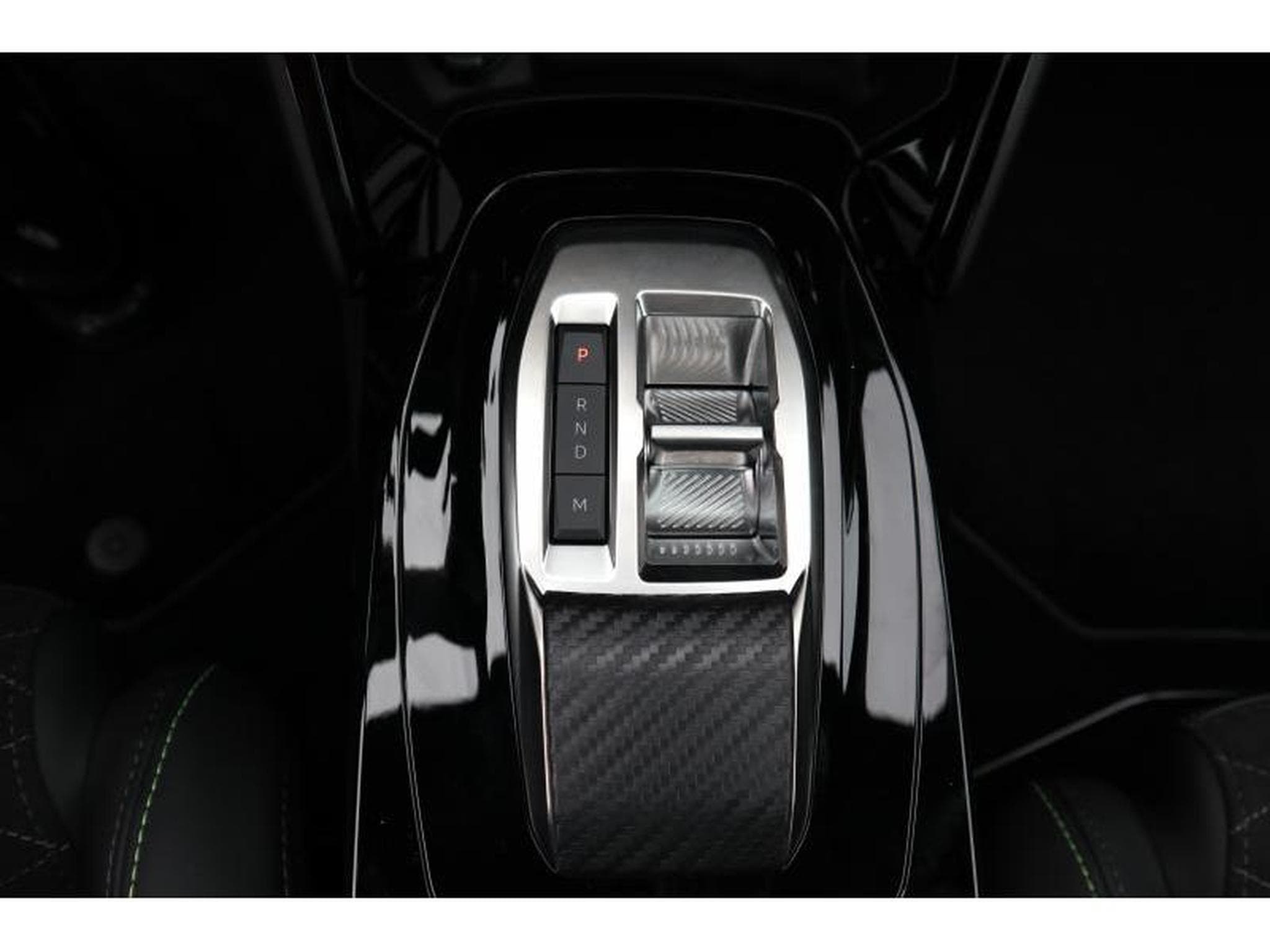 Peugeot 208 GT EAT8 (2023) - Photo 12